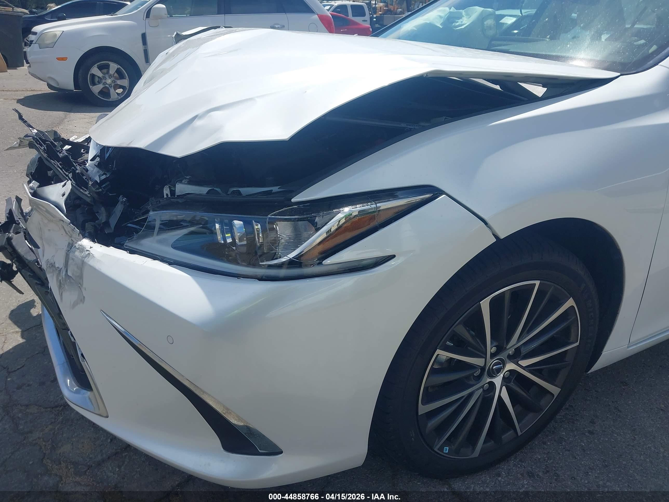 LEXUS ES image 6