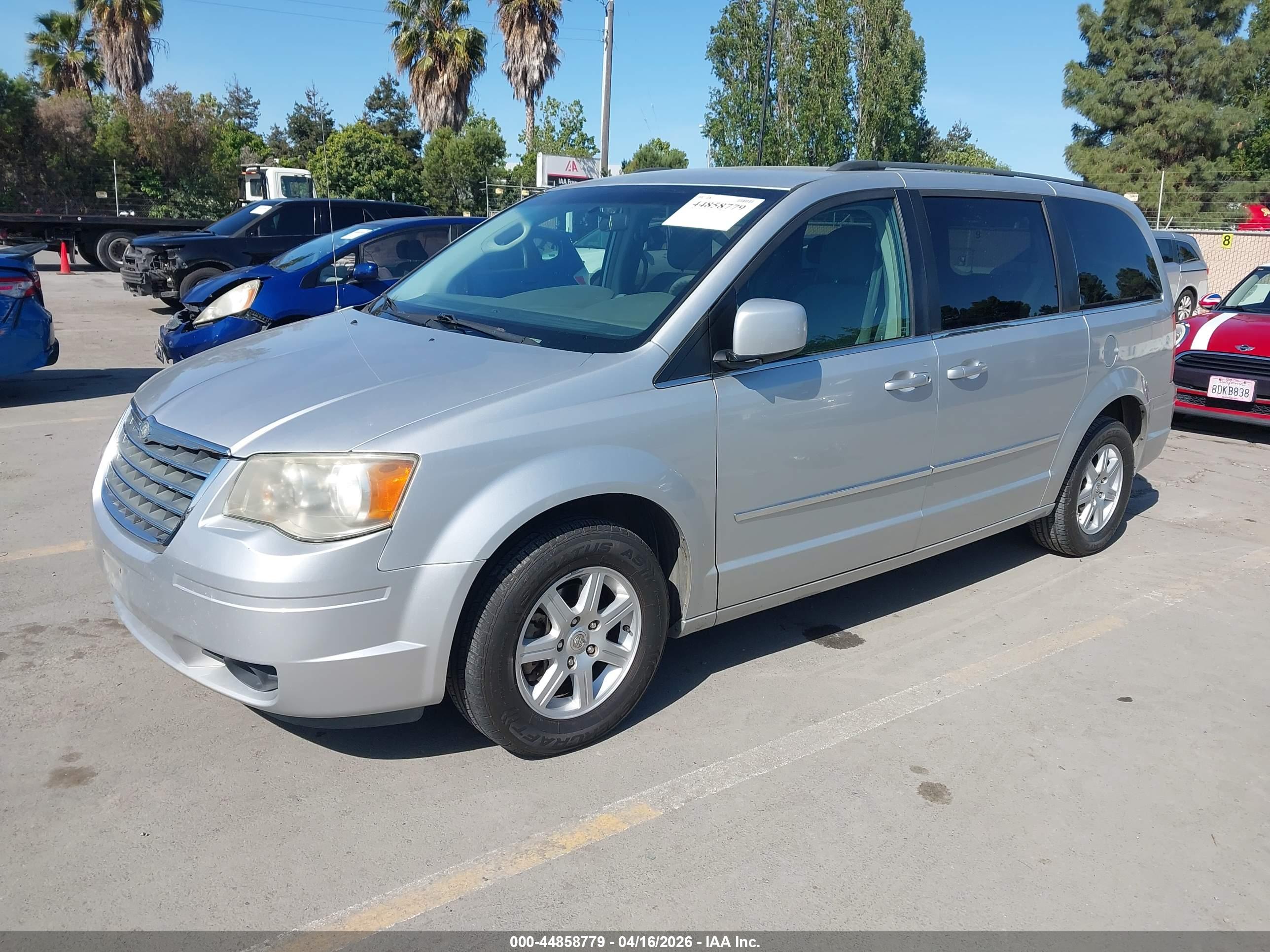 CHRYSLER TOWN image 2