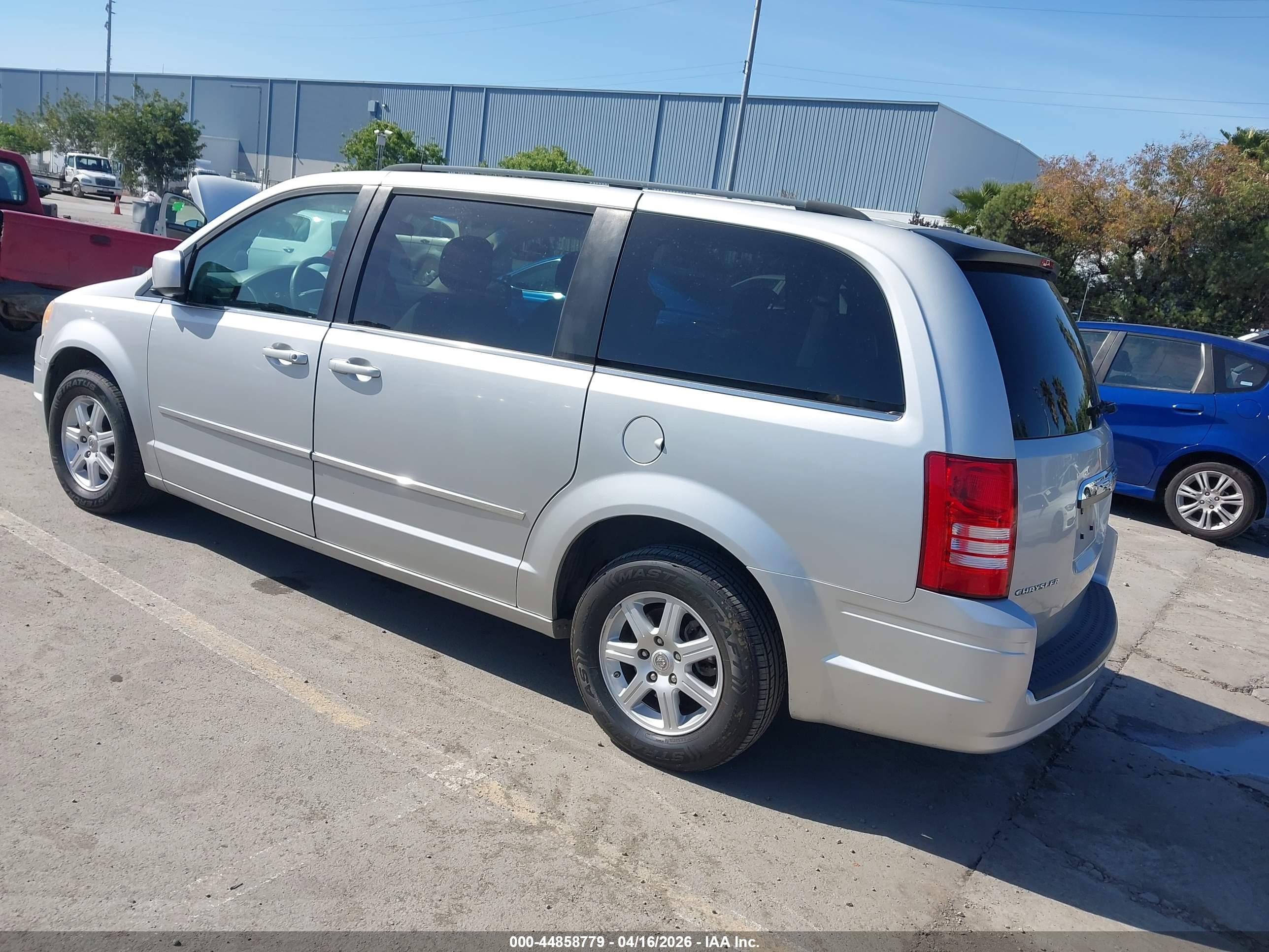 CHRYSLER TOWN image 3