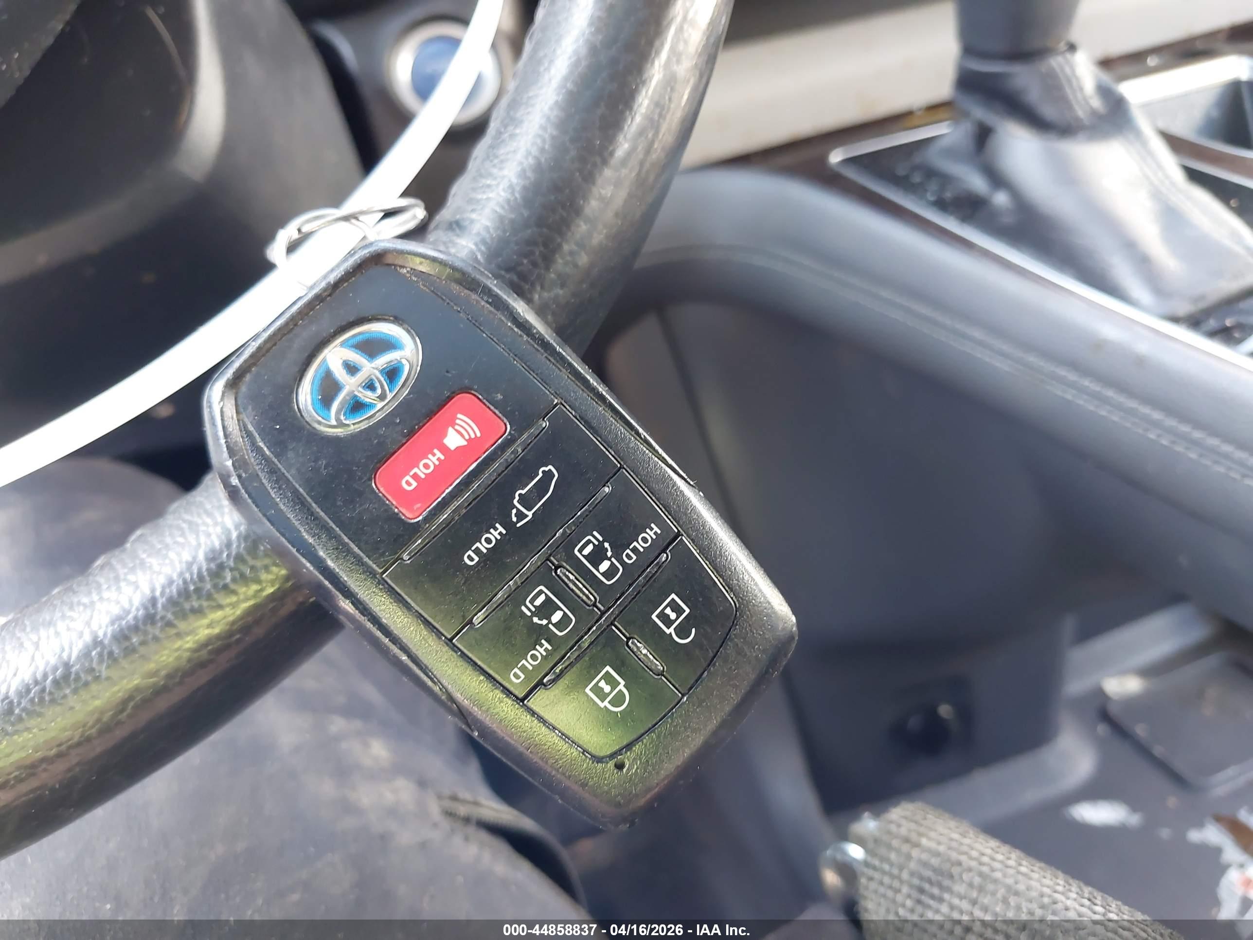 TOYOTA SIENNA image 11
