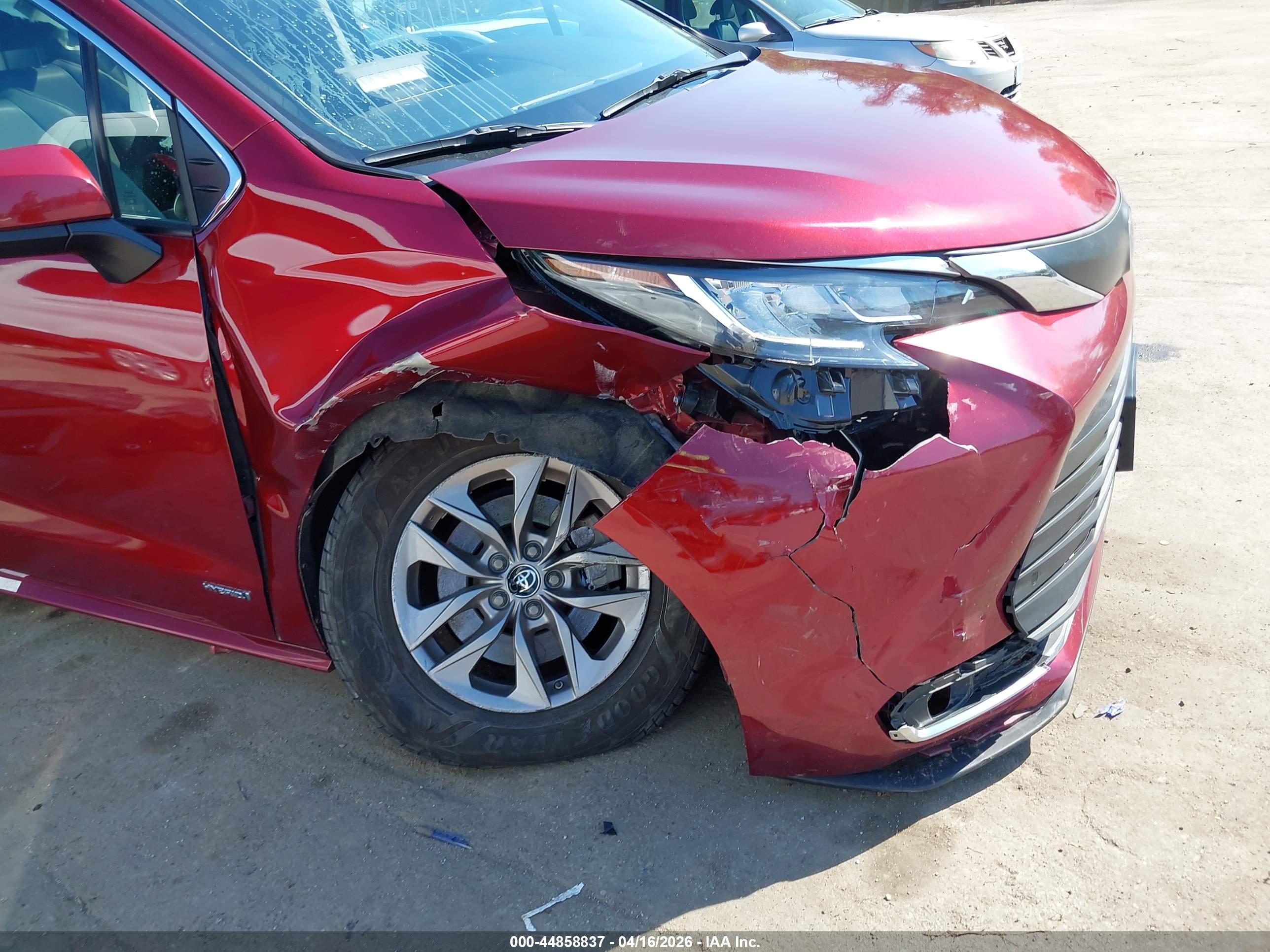 TOYOTA SIENNA image 6