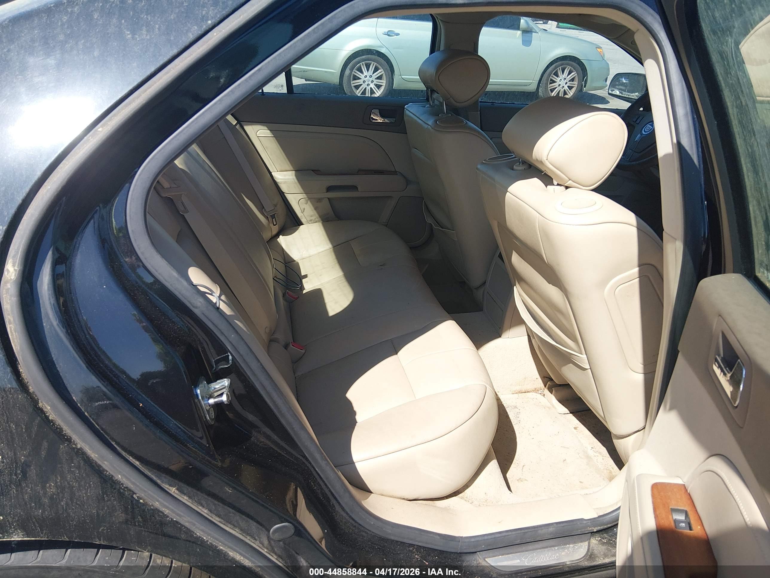 CADILLAC STS image 8