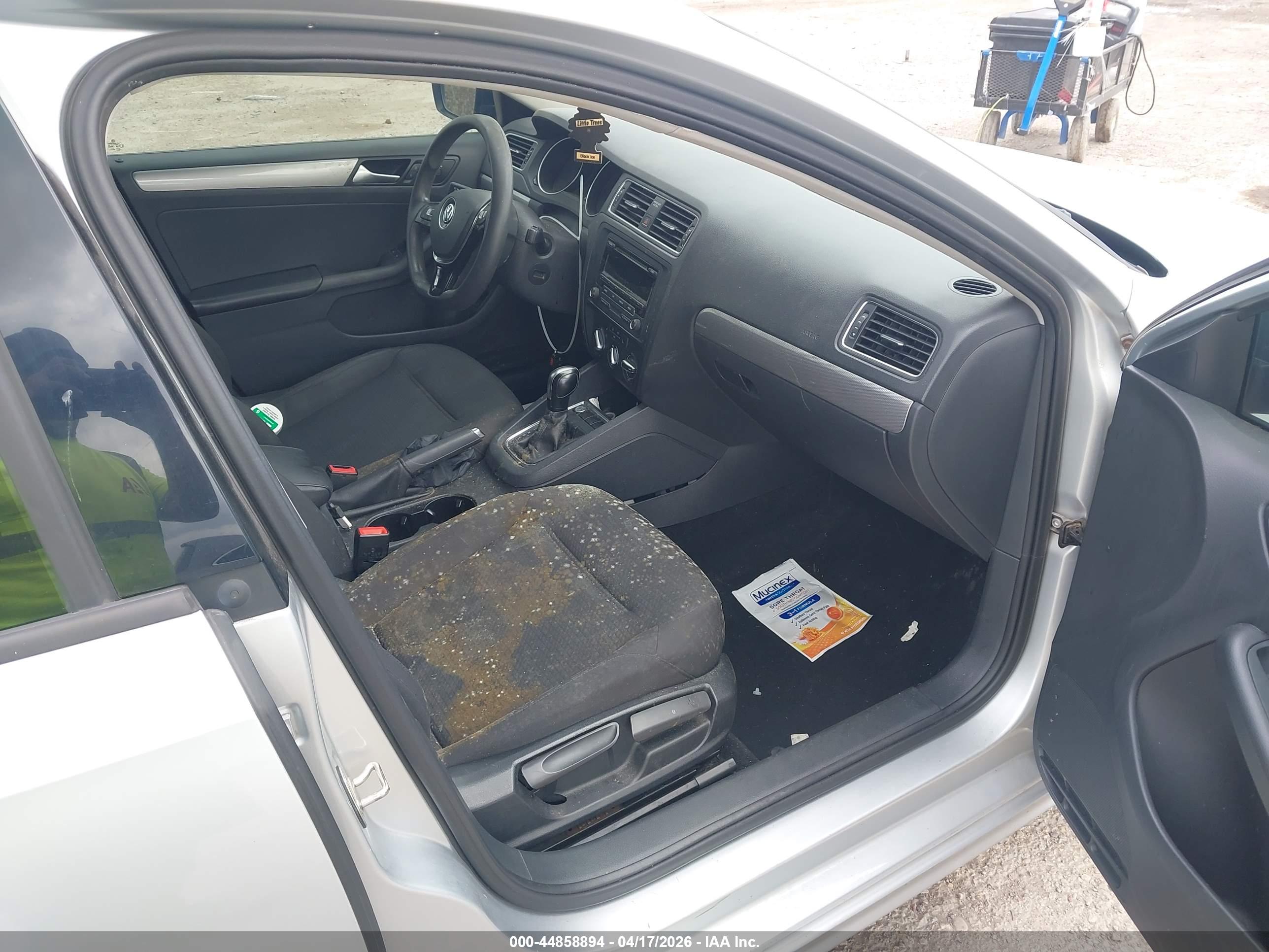 VOLKSWAGEN JETTA image 5