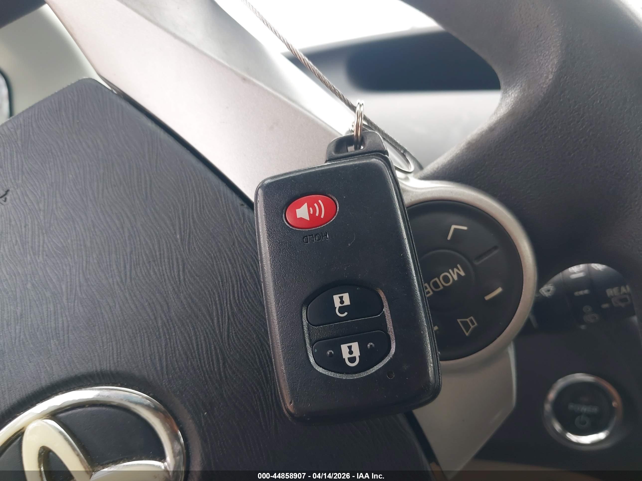 TOYOTA PRIUS image 11