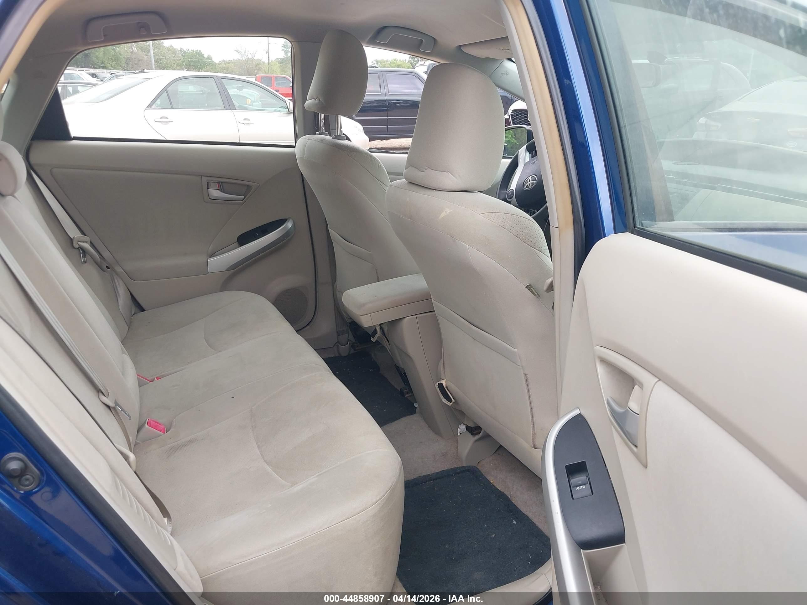 TOYOTA PRIUS image 8
