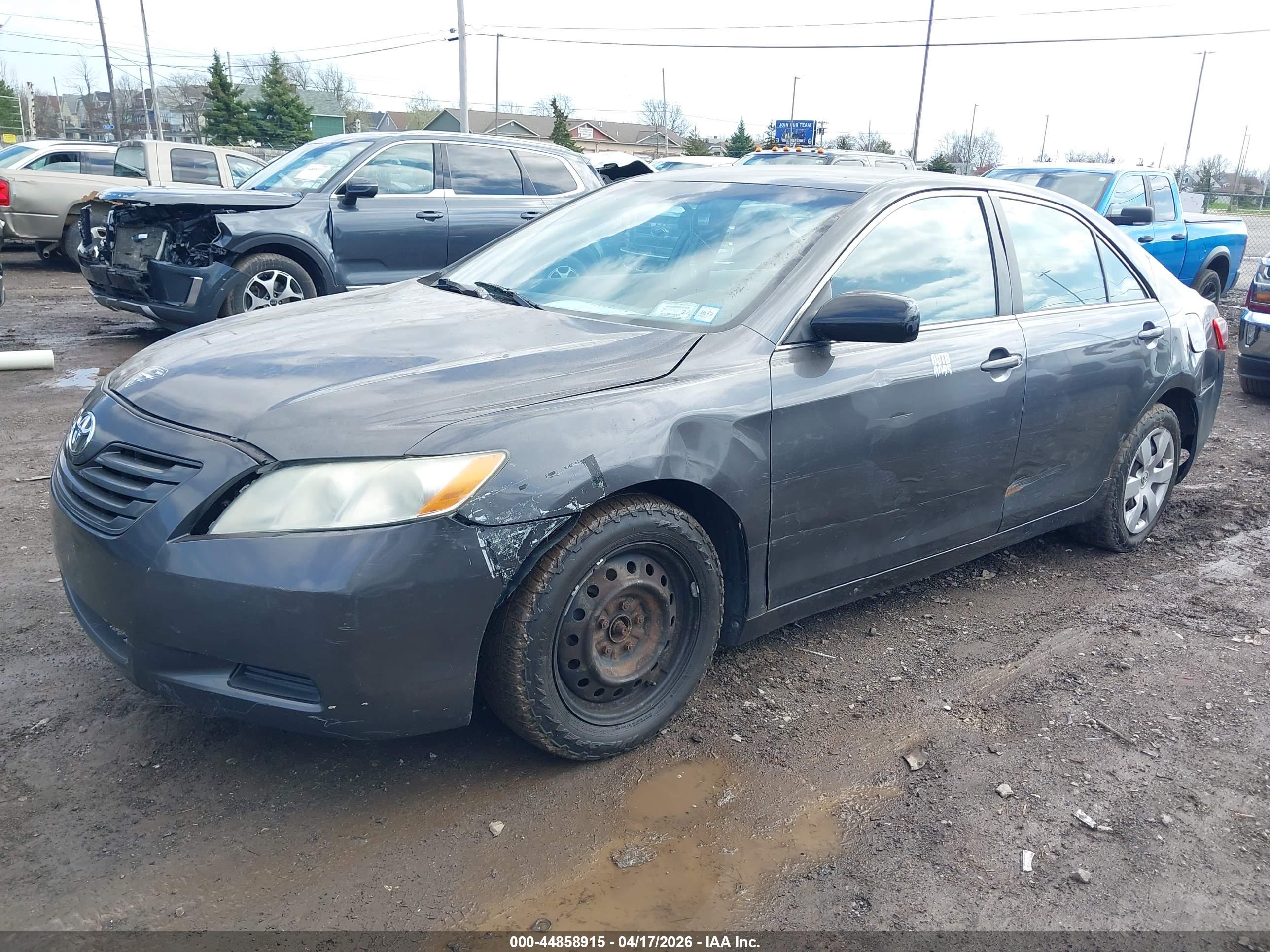 TOYOTA CAMRY image 2
