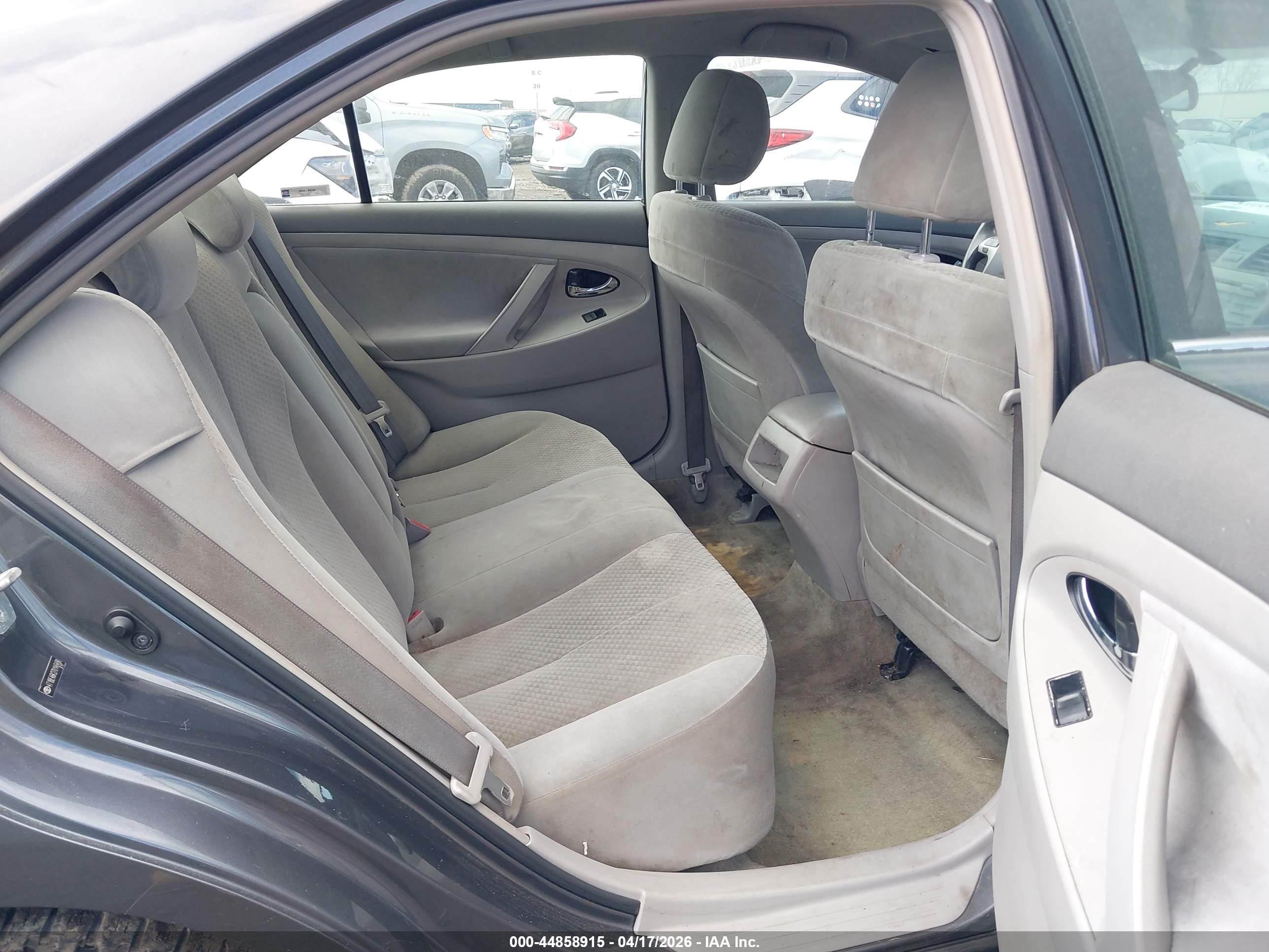 TOYOTA CAMRY image 8