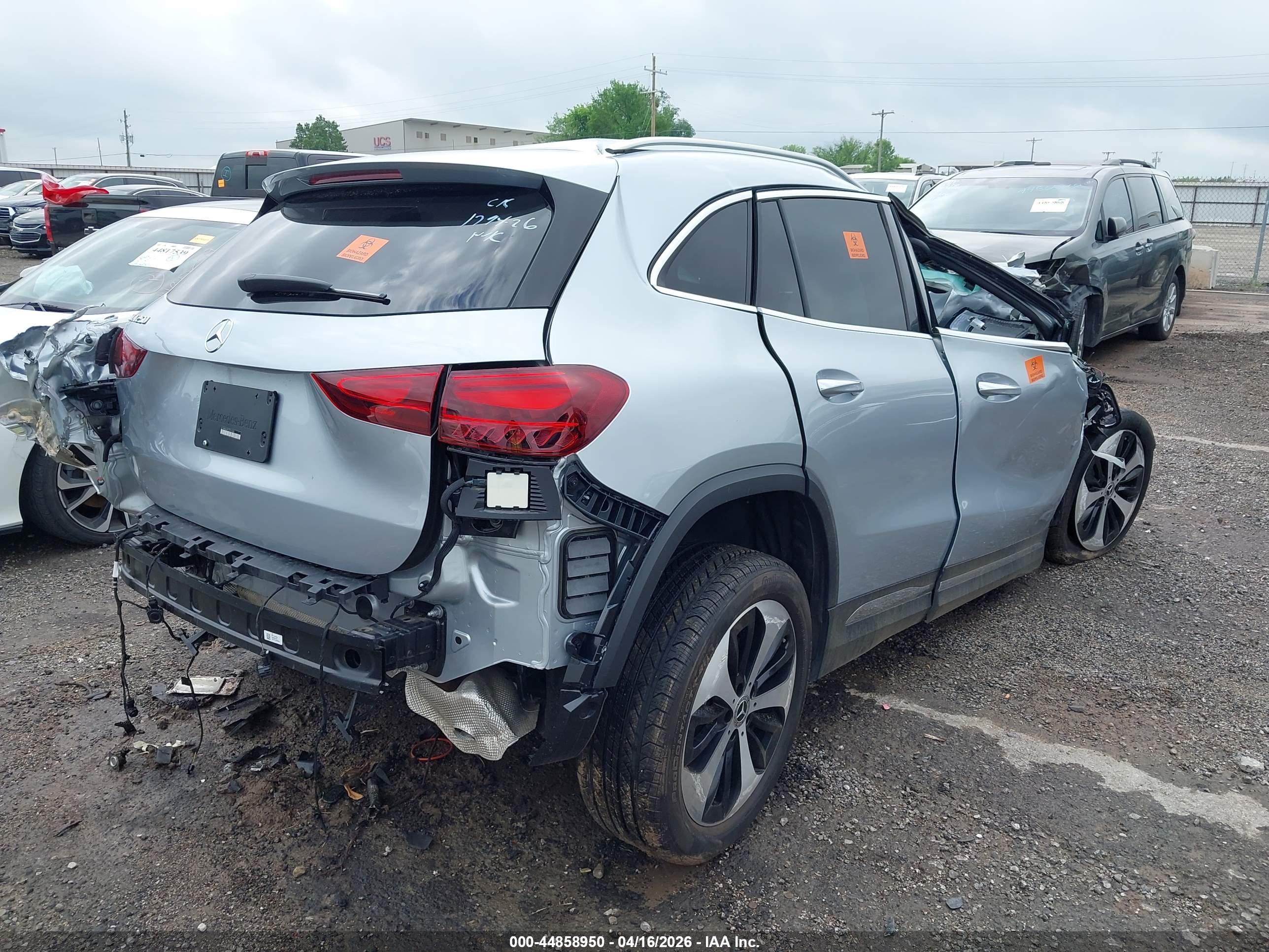 MERCEDES-BENZ GLA image 4