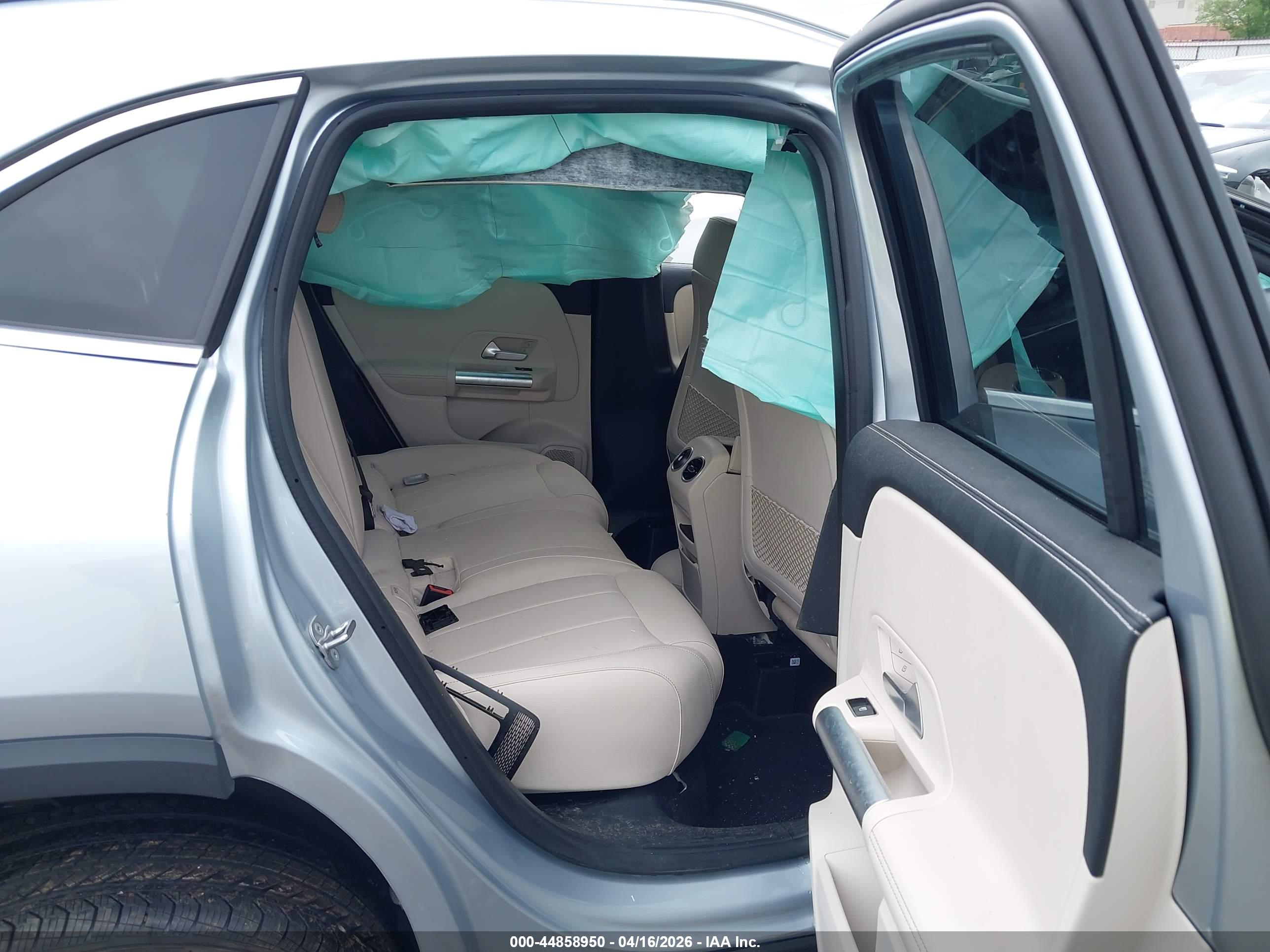 MERCEDES-BENZ GLA image 8