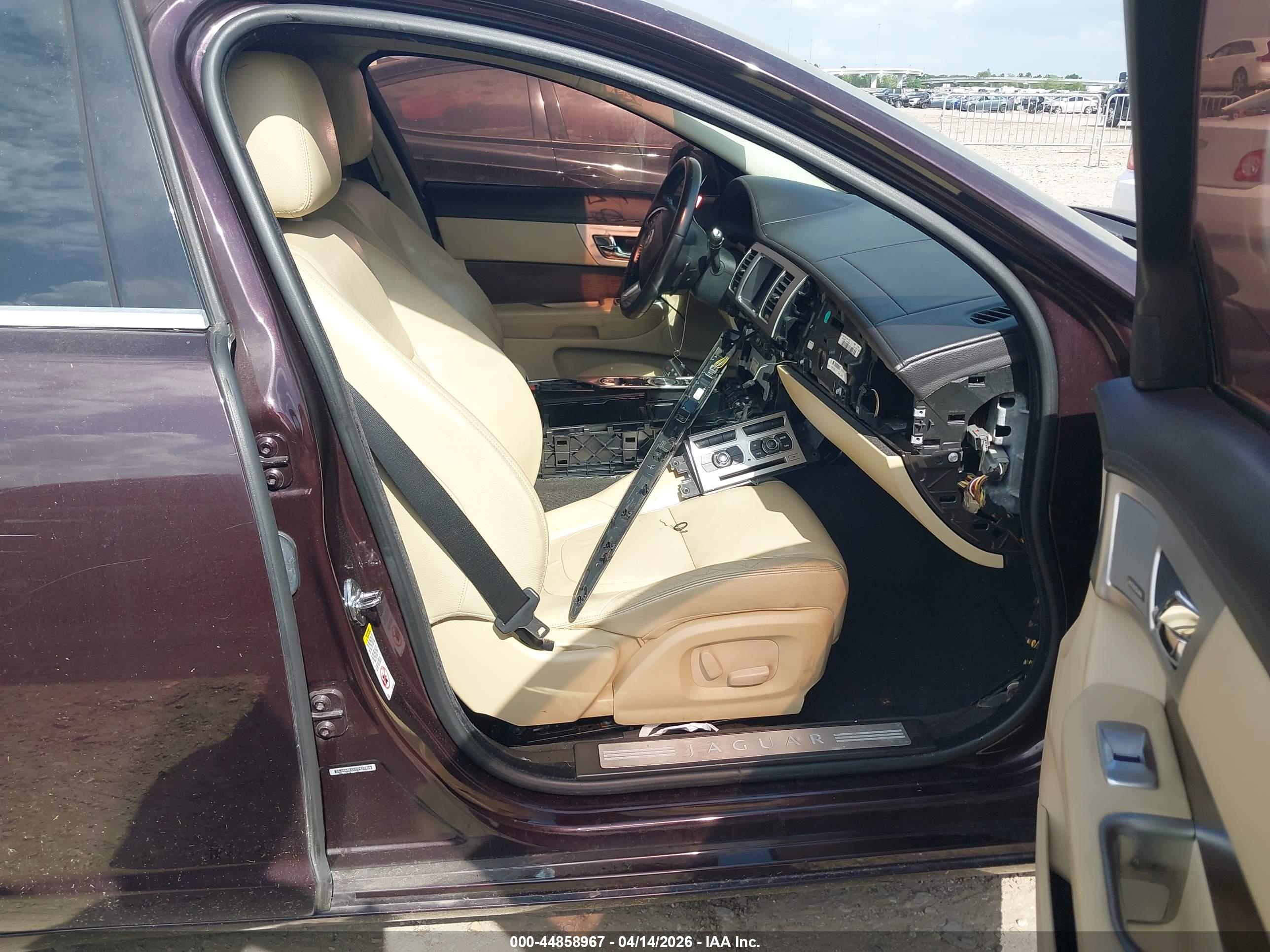 JAGUAR XF image 5