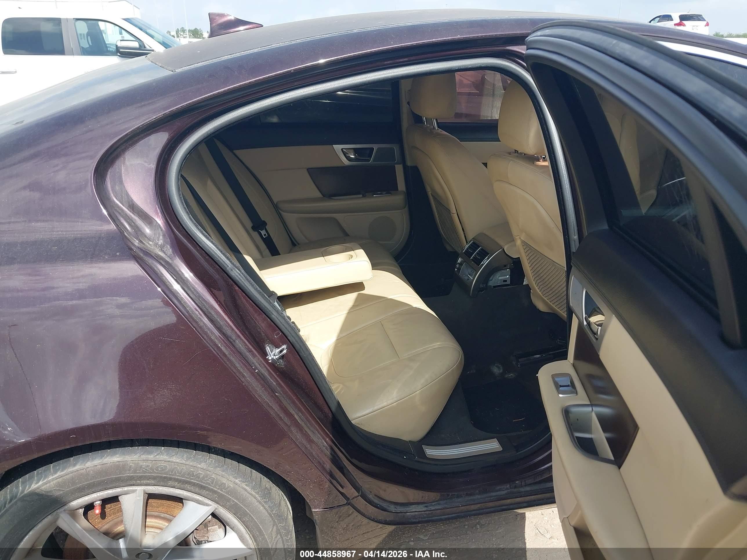 JAGUAR XF image 8