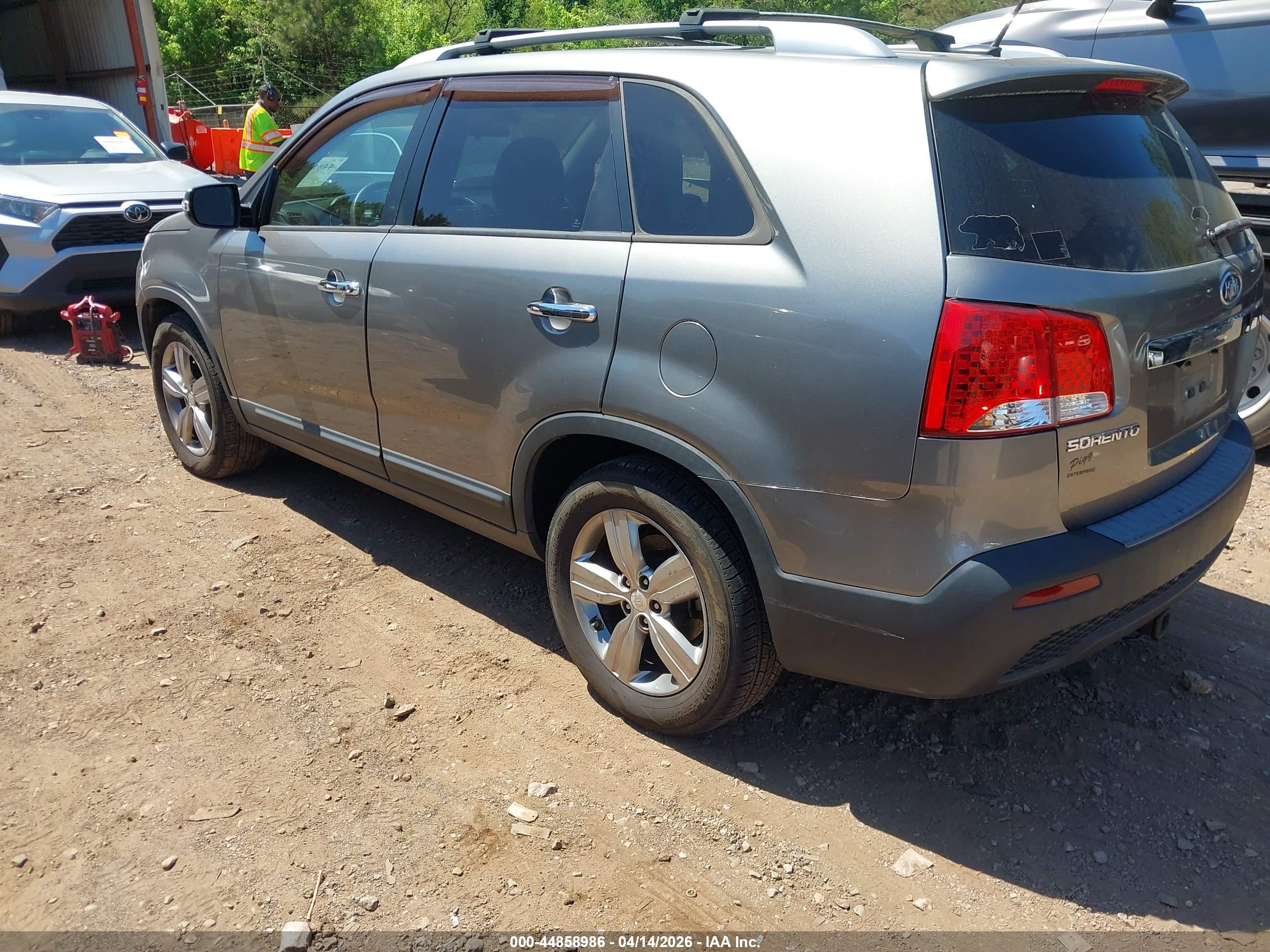 KIA SORENTO image 3
