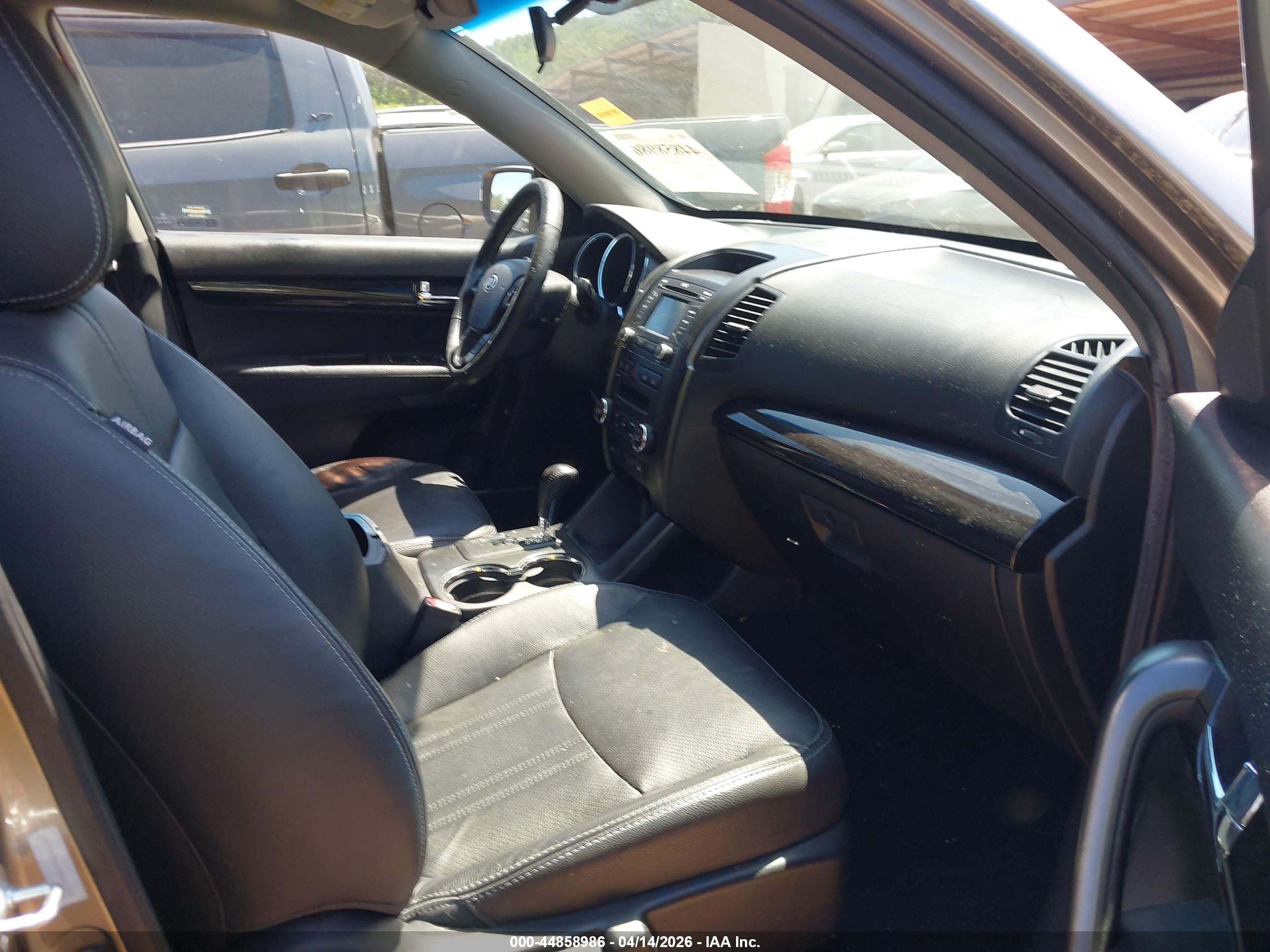 KIA SORENTO image 5