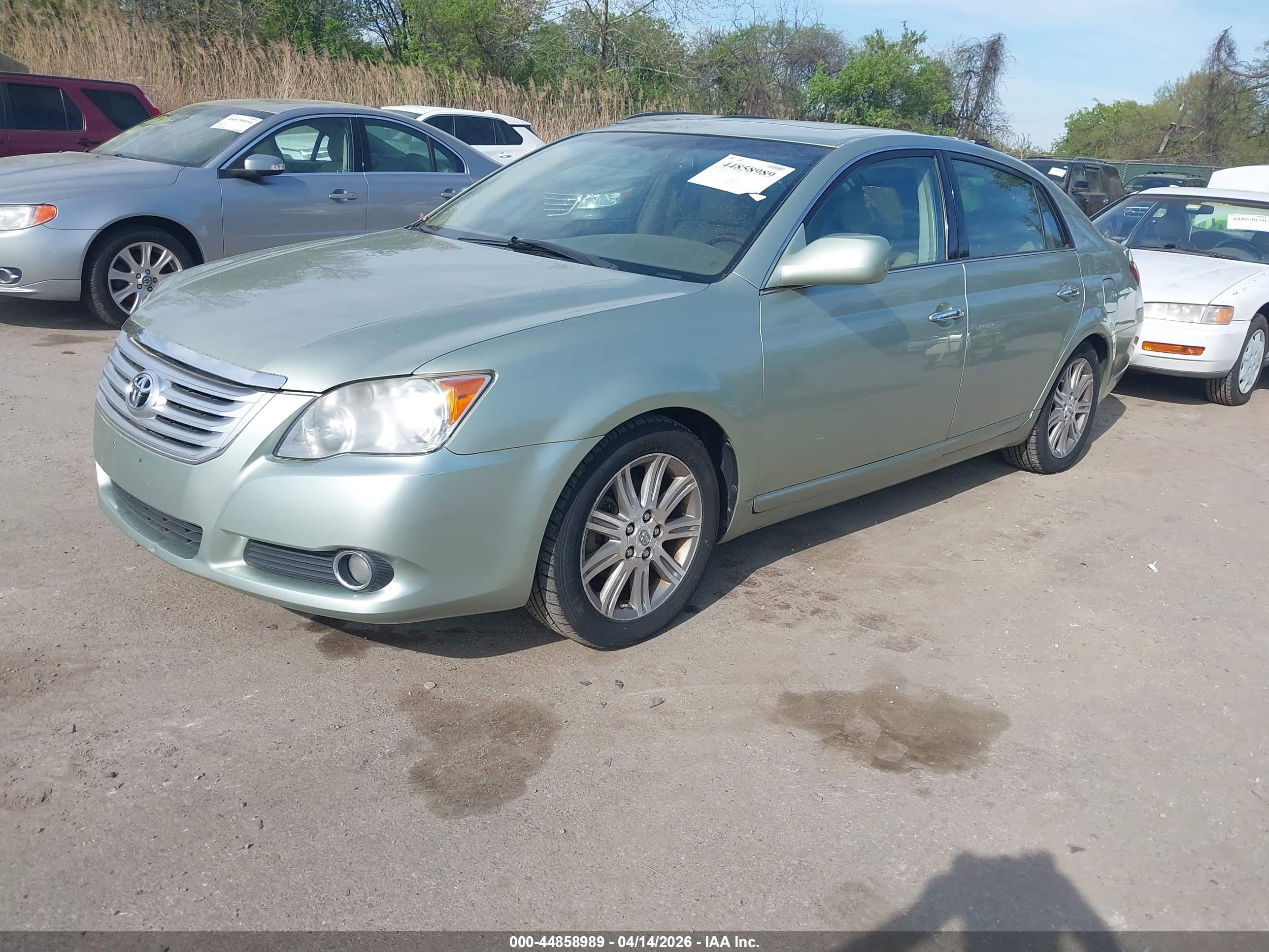 TOYOTA AVALON image 2
