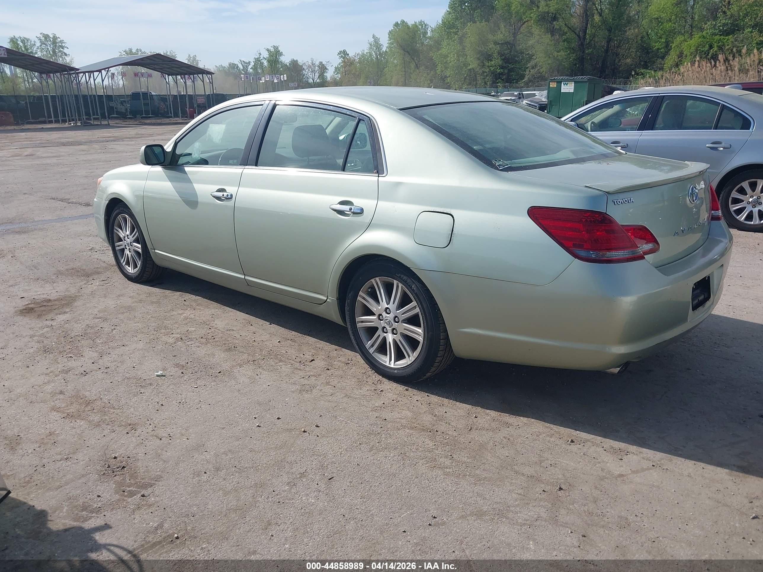 TOYOTA AVALON image 3