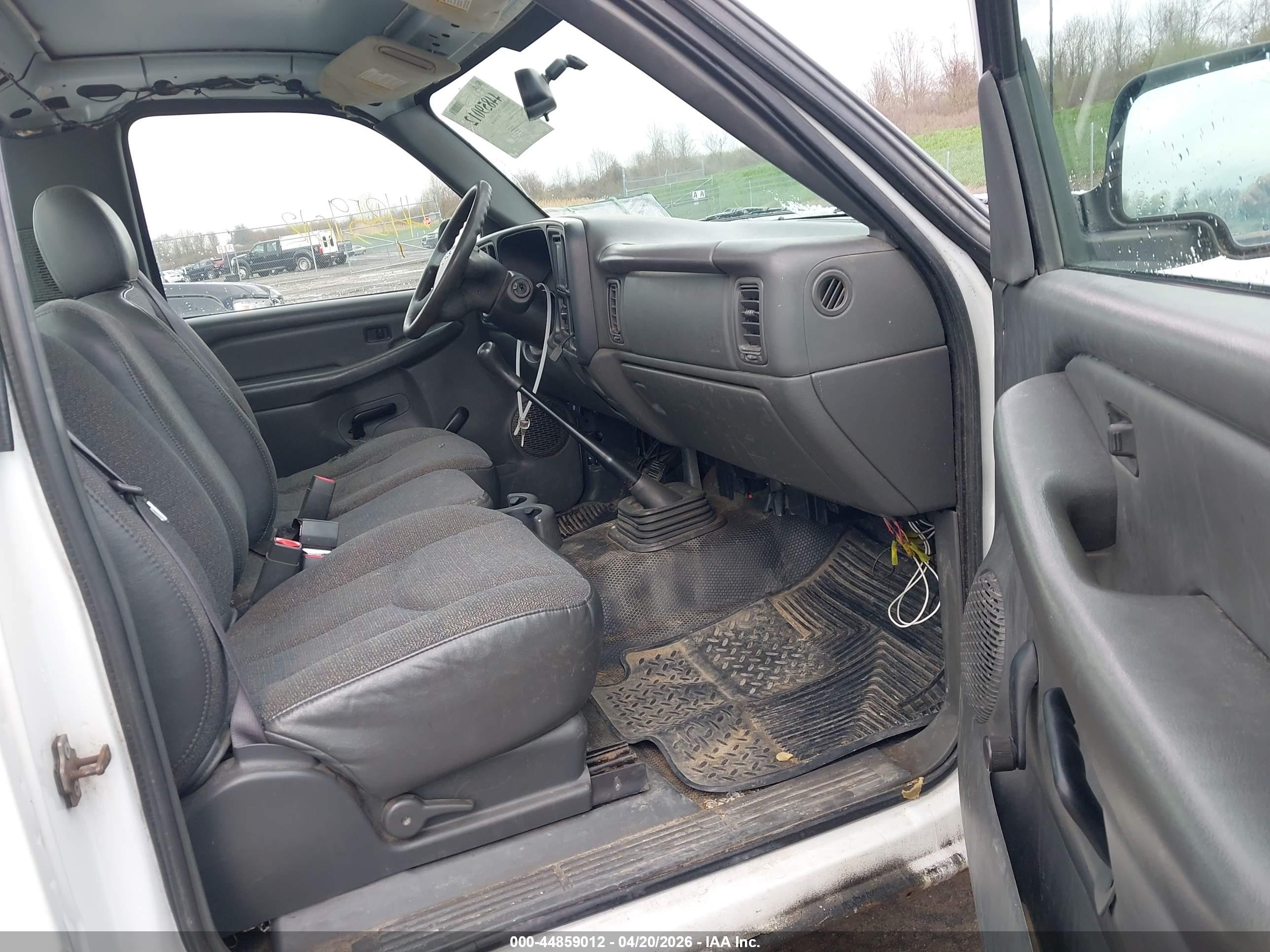 CHEVROLET SILVERADO image 8