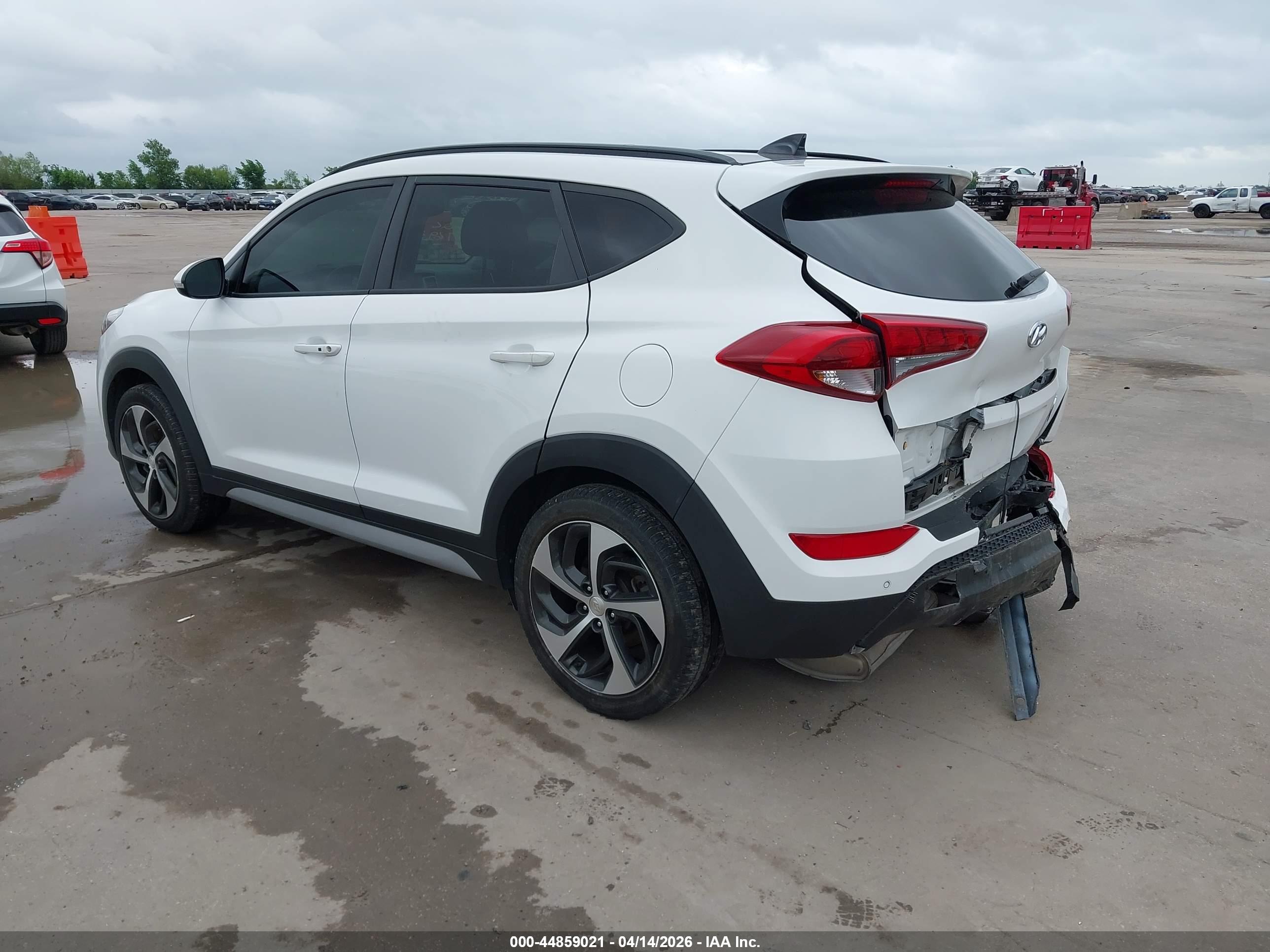 HYUNDAI TUCSON image 3