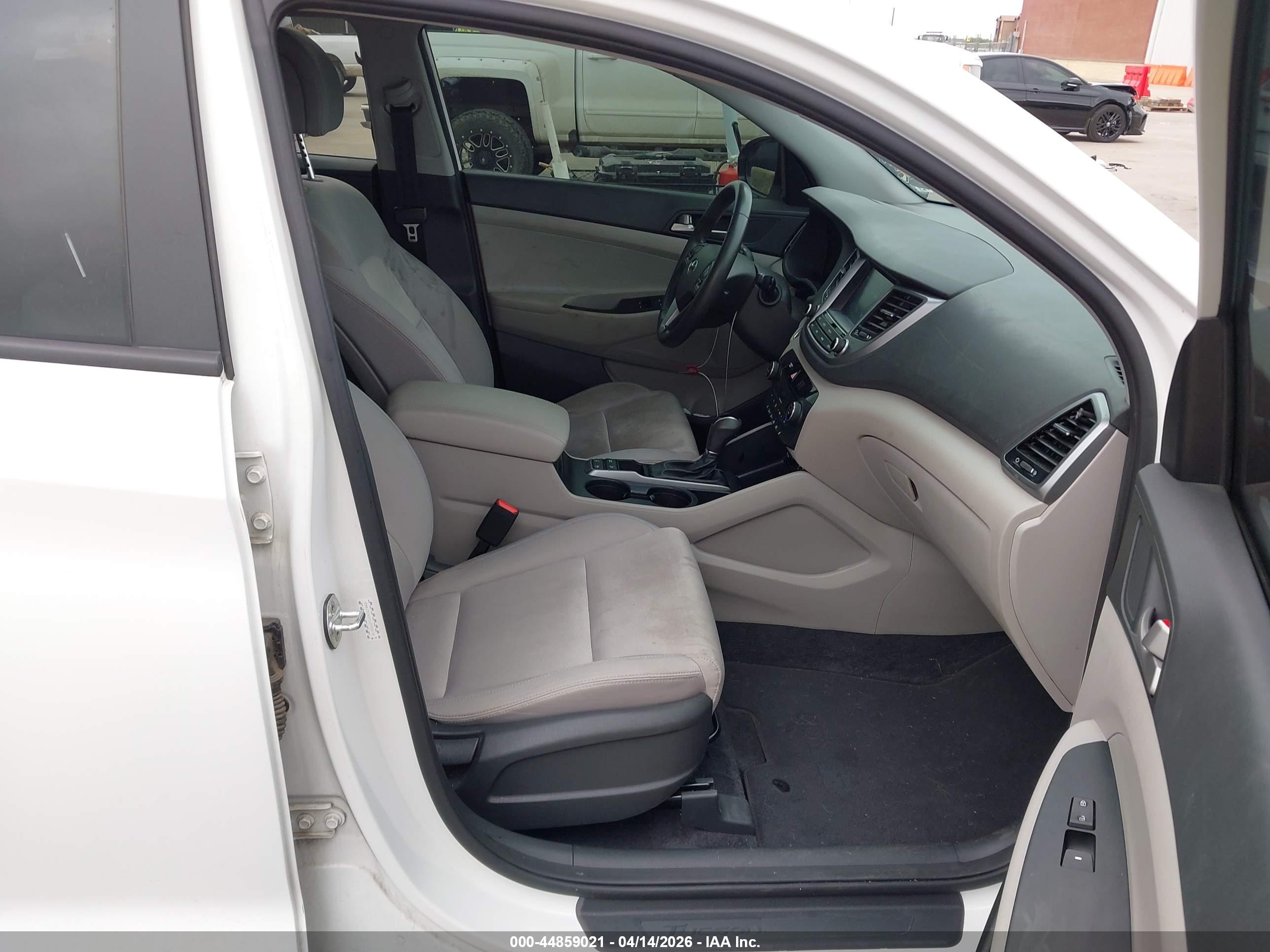 HYUNDAI TUCSON image 5