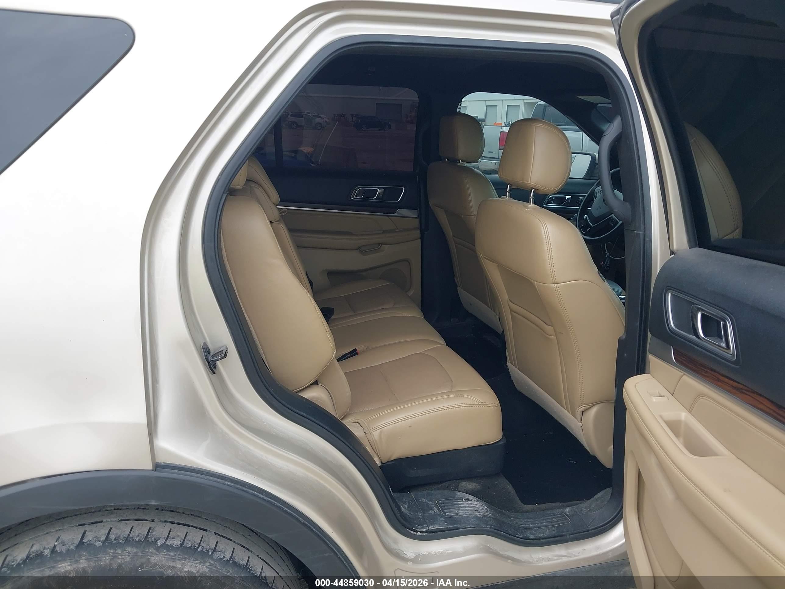 FORD EXPLORER image 8