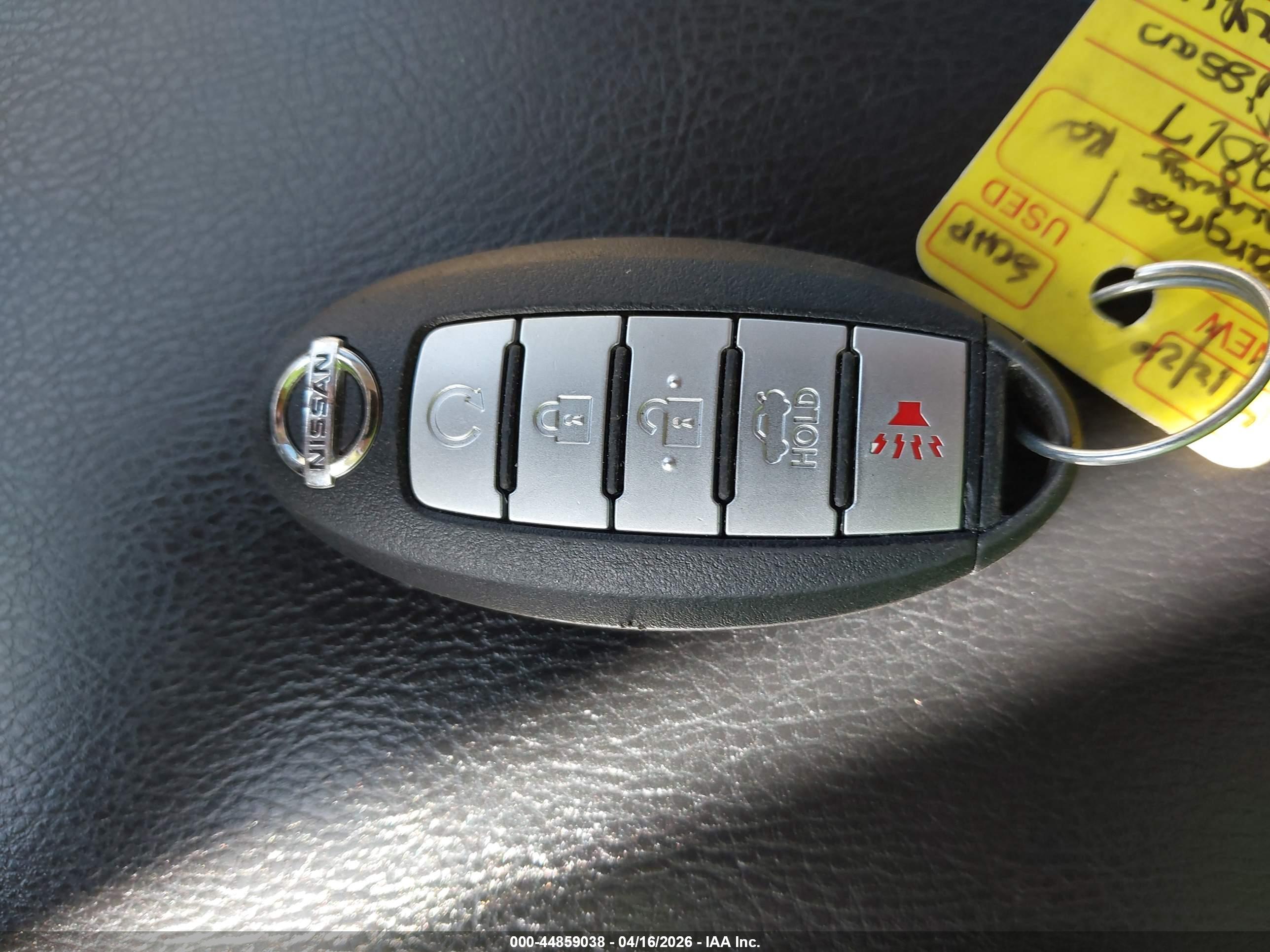 NISSAN MAXIMA image 11