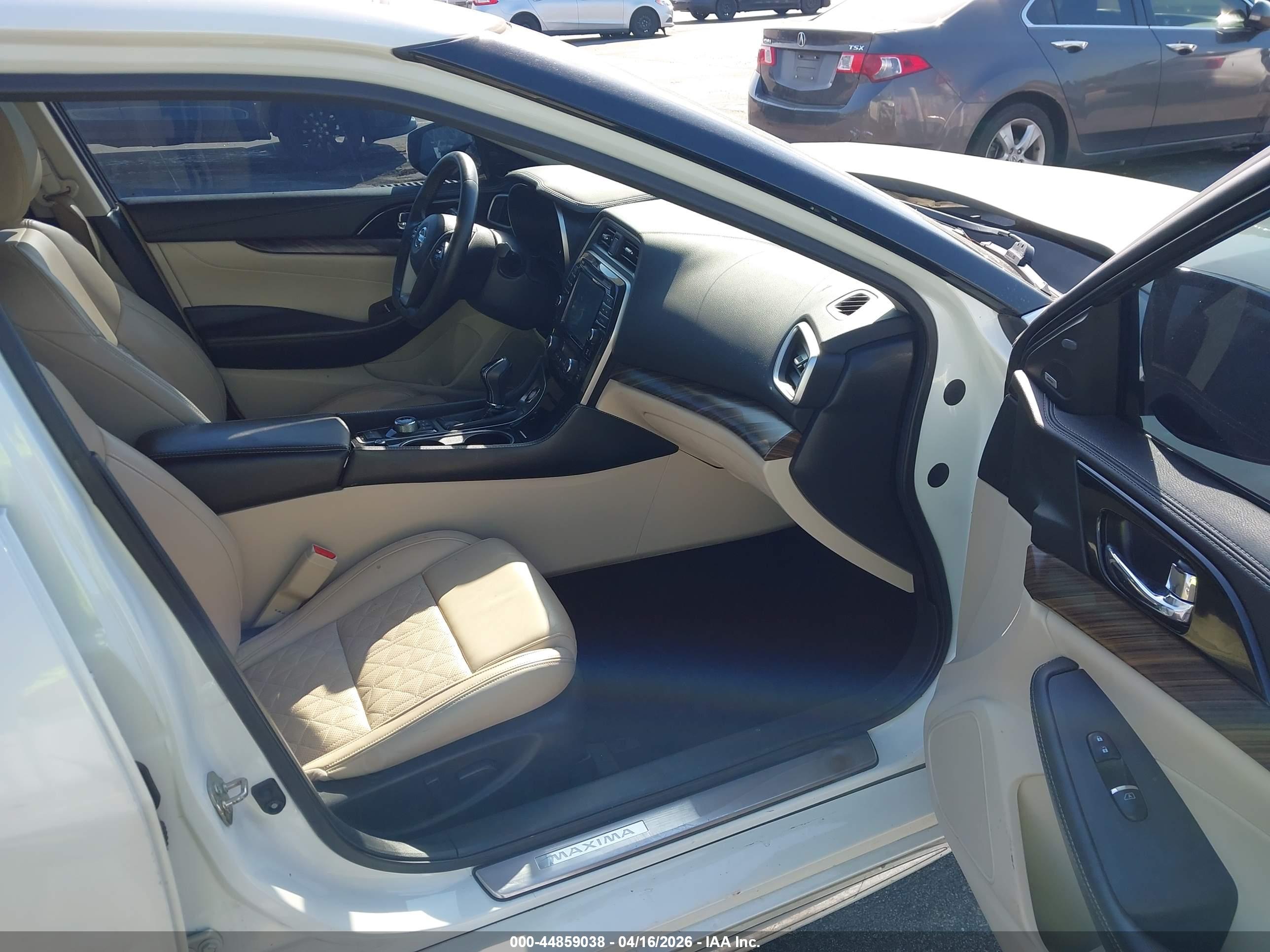 NISSAN MAXIMA image 5