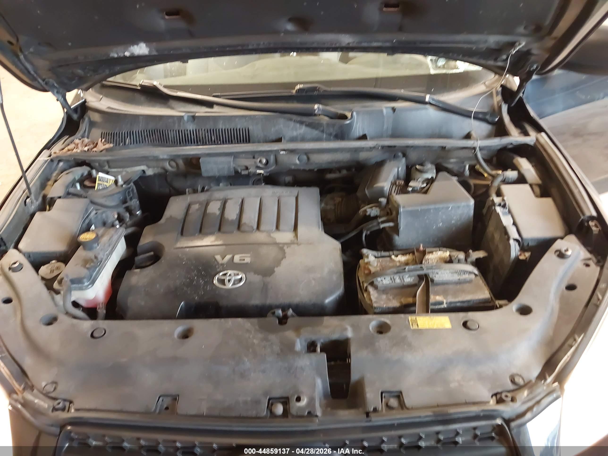 TOYOTA RAV4 image 10