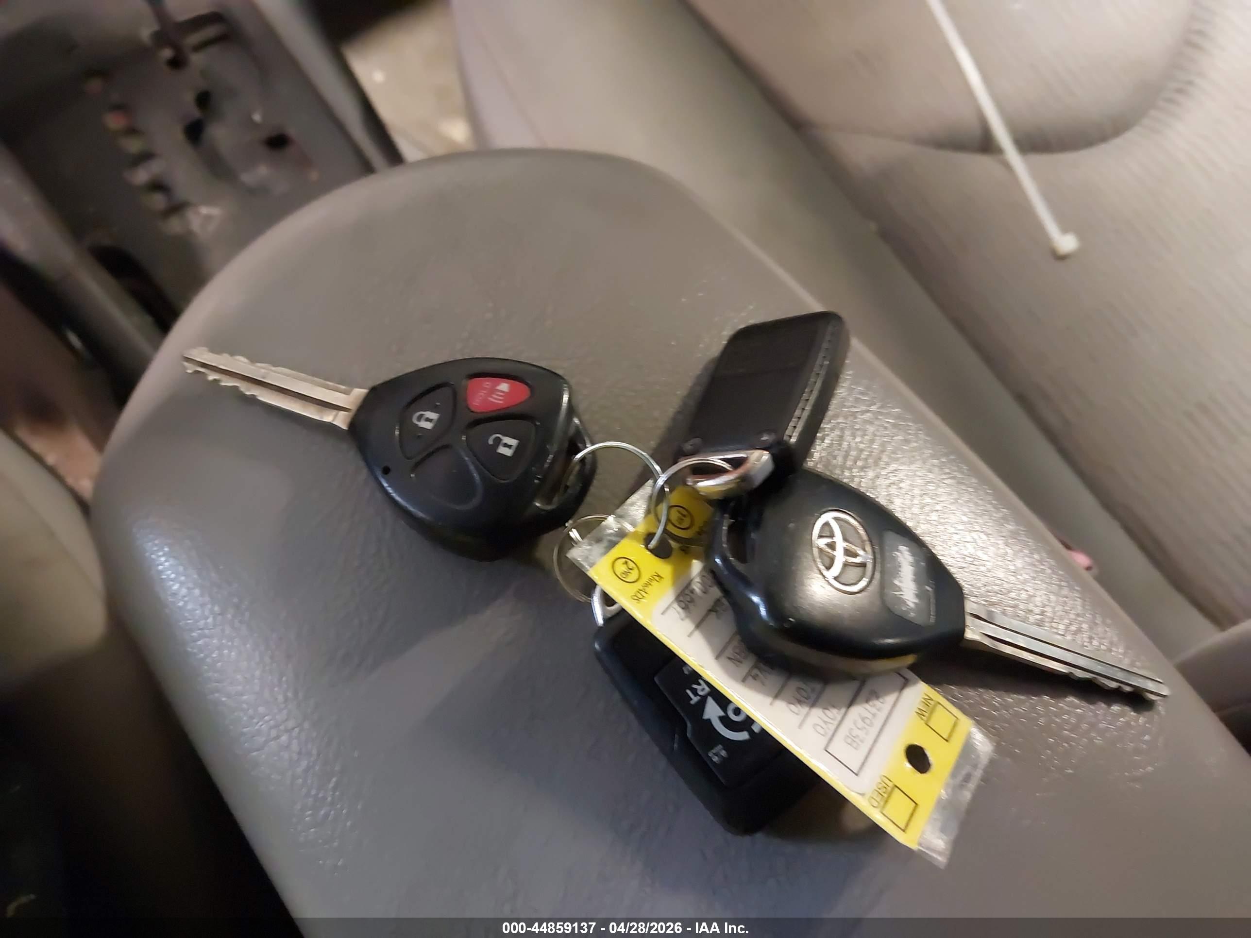 TOYOTA RAV4 image 11