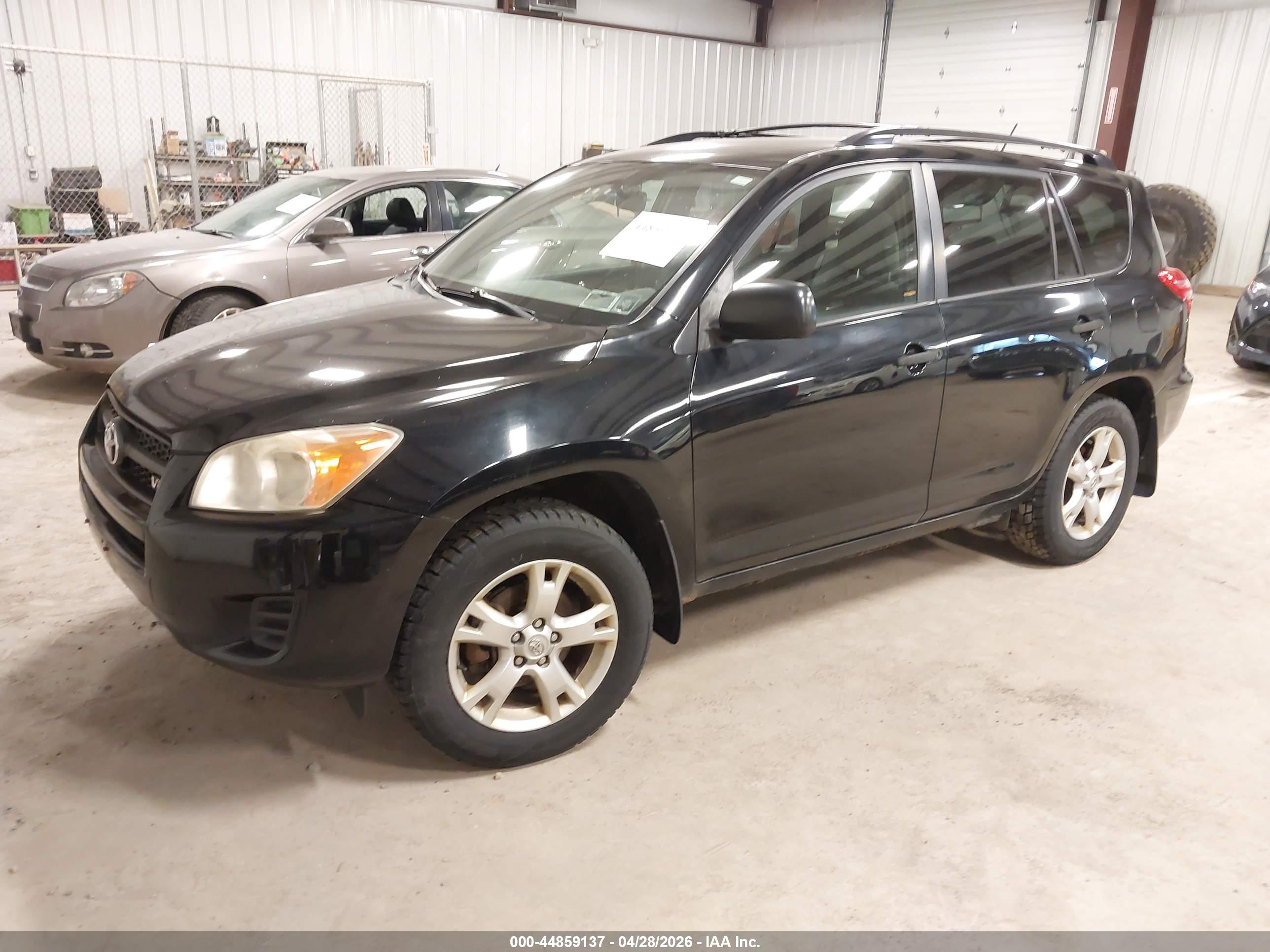 TOYOTA RAV4 image 2