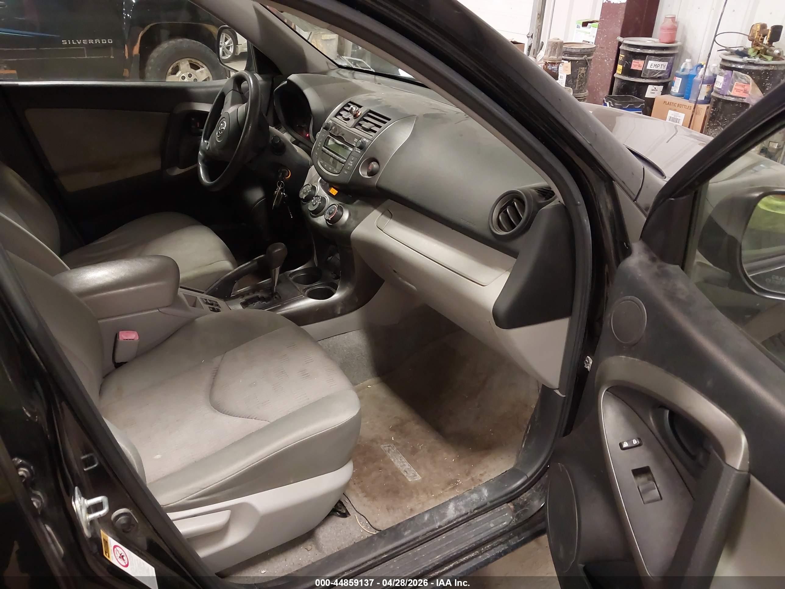 TOYOTA RAV4 image 5