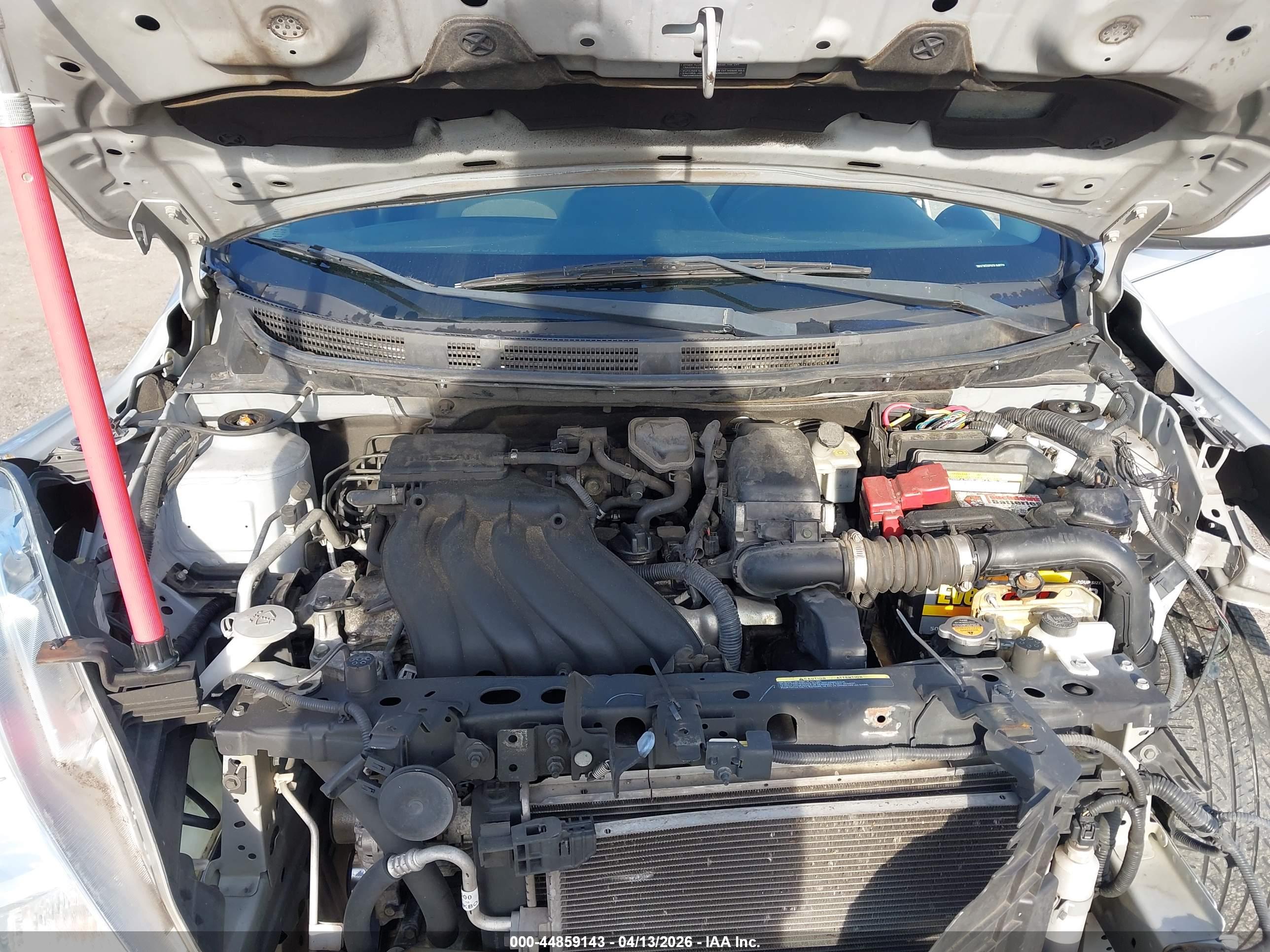 NISSAN VERSA image 10