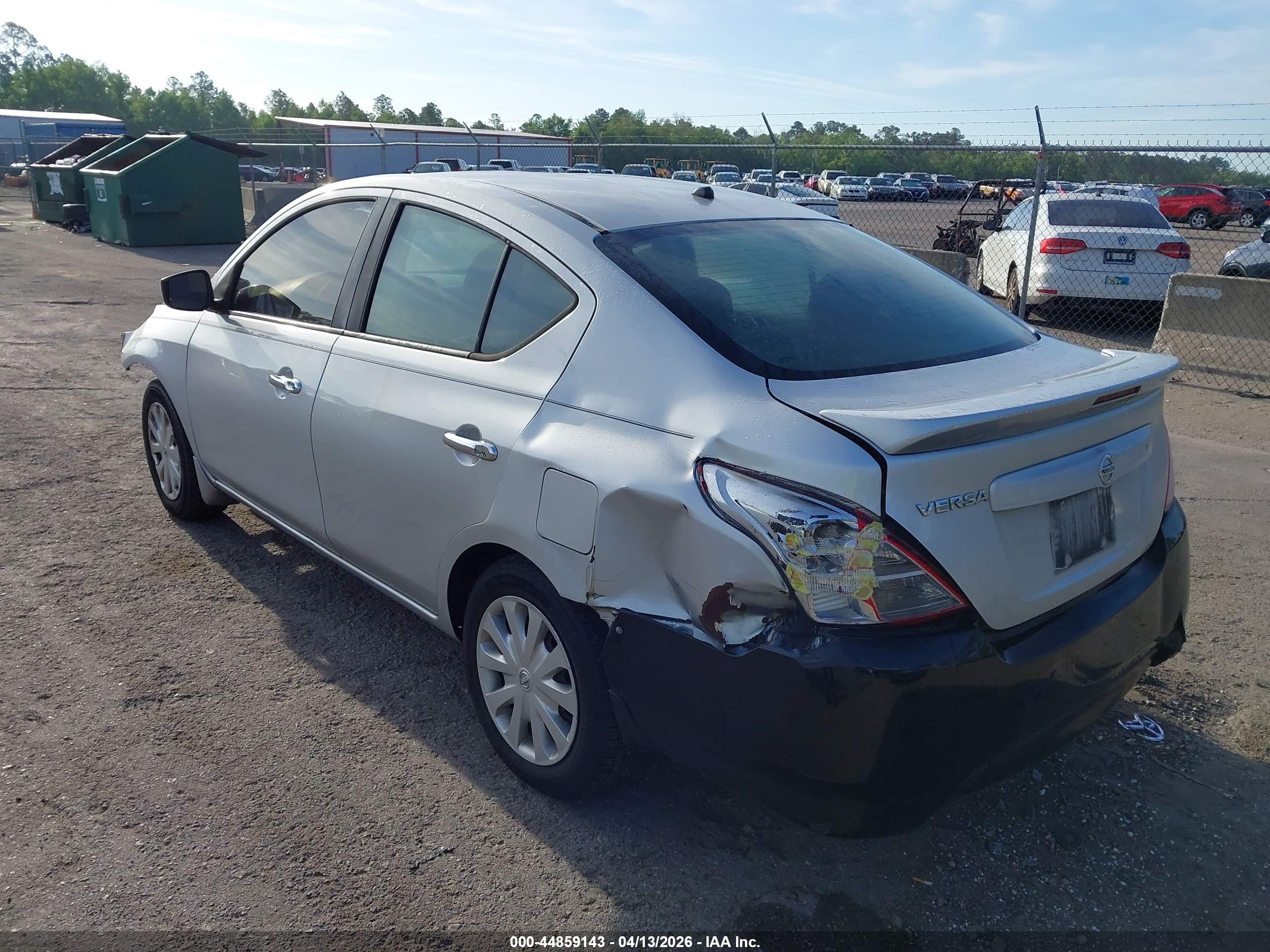 NISSAN VERSA image 3