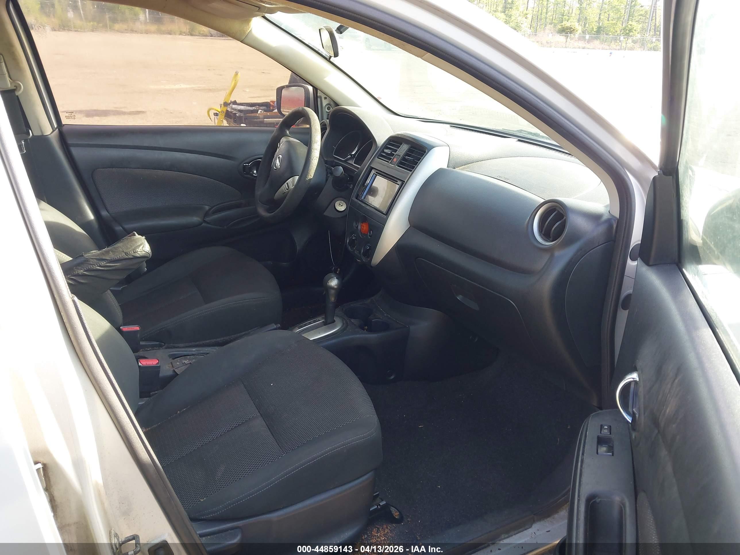 NISSAN VERSA image 5