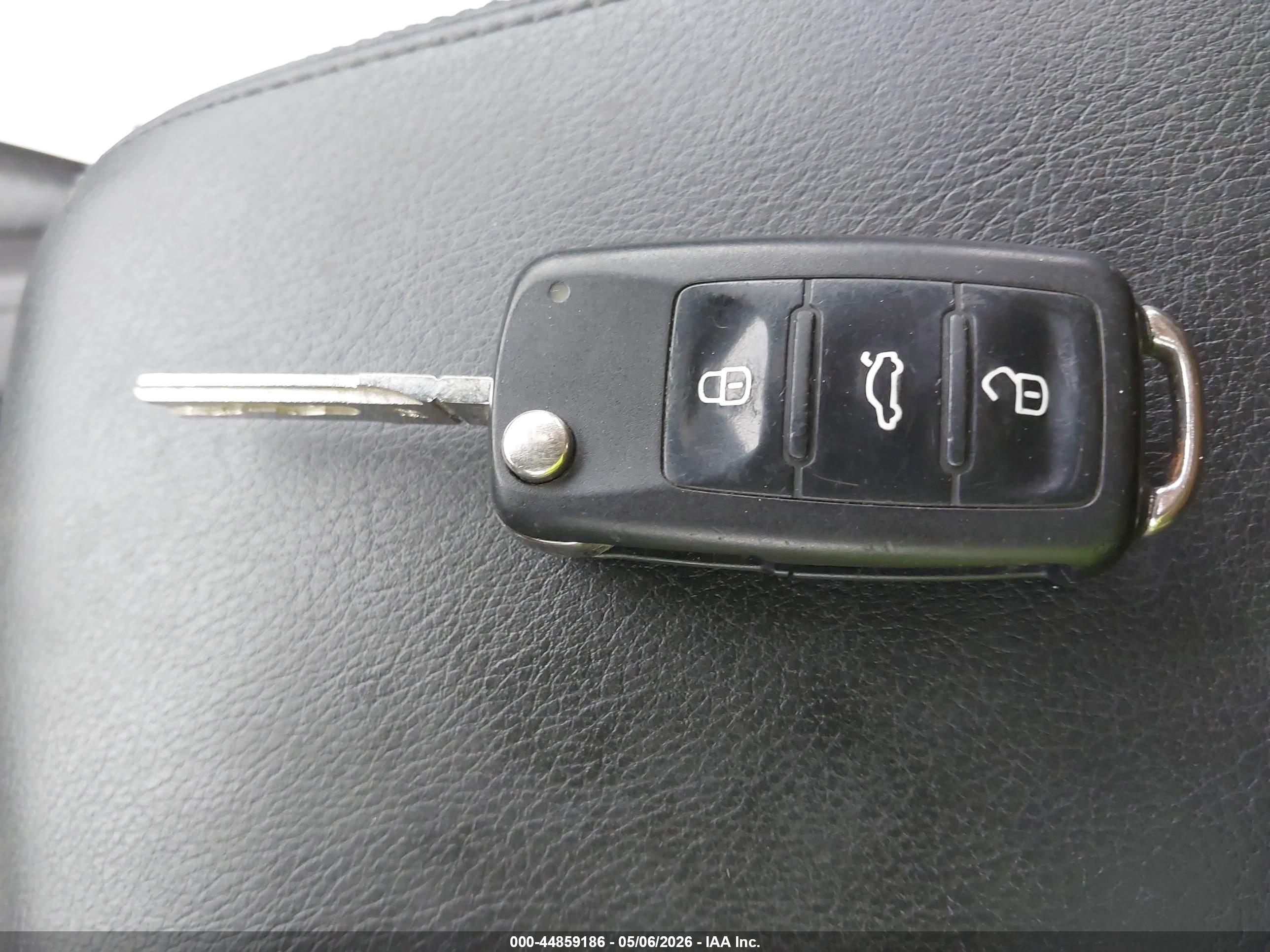 VOLKSWAGEN PASSAT image 11