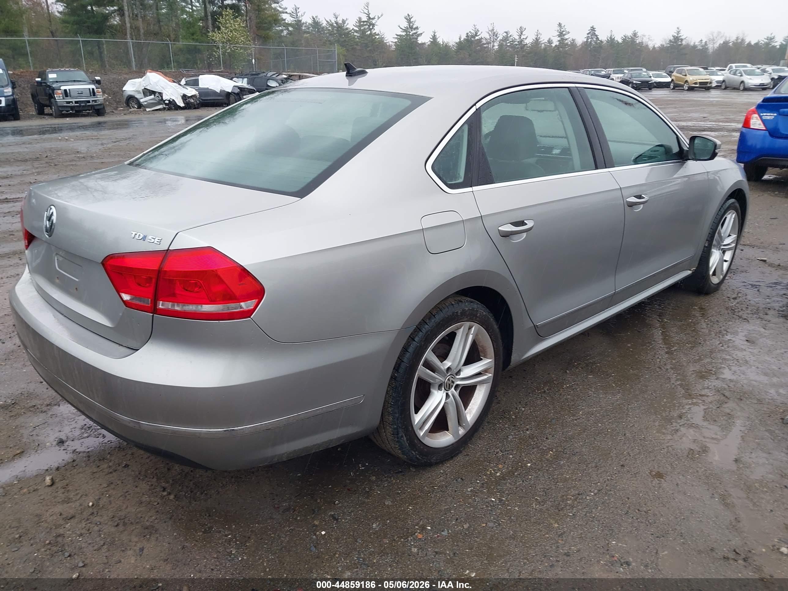 VOLKSWAGEN PASSAT image 4