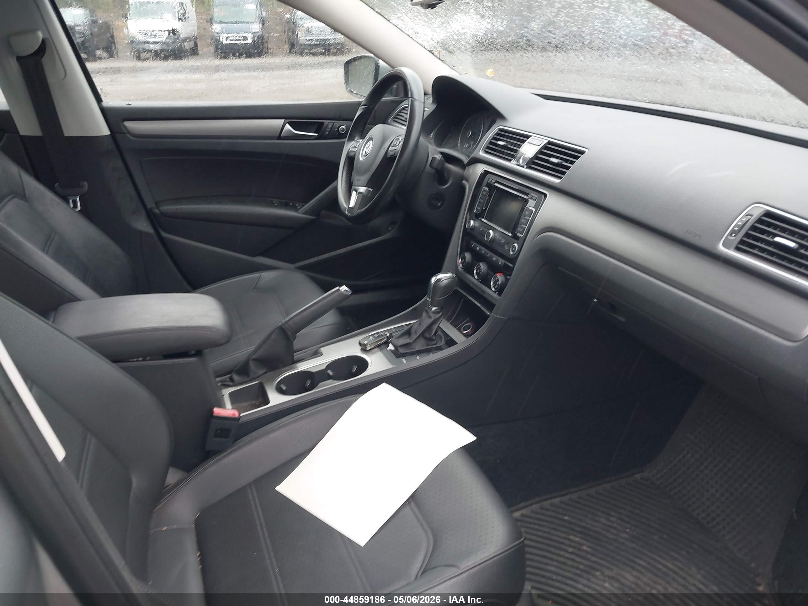 VOLKSWAGEN PASSAT image 5