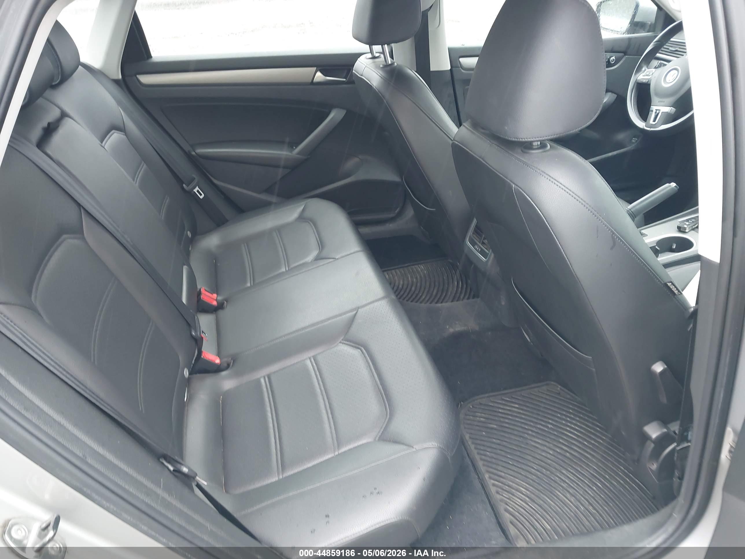 VOLKSWAGEN PASSAT image 8