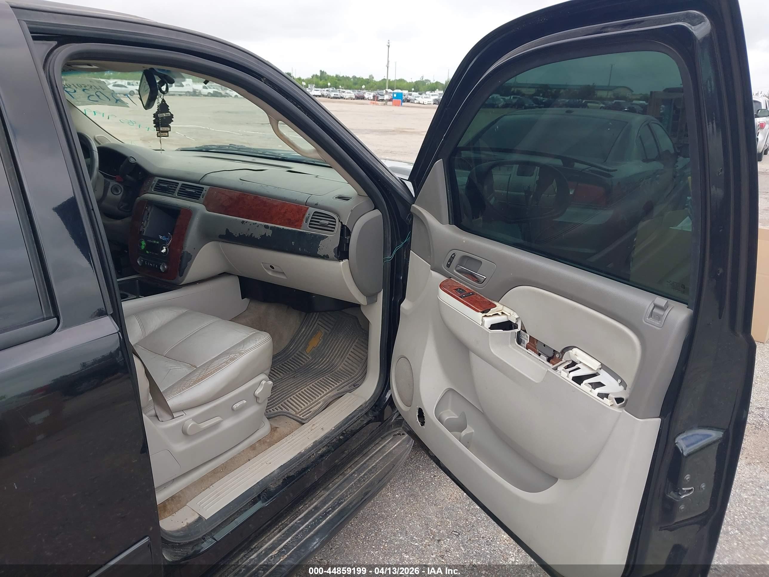 CHEVROLET TAHOE image 5