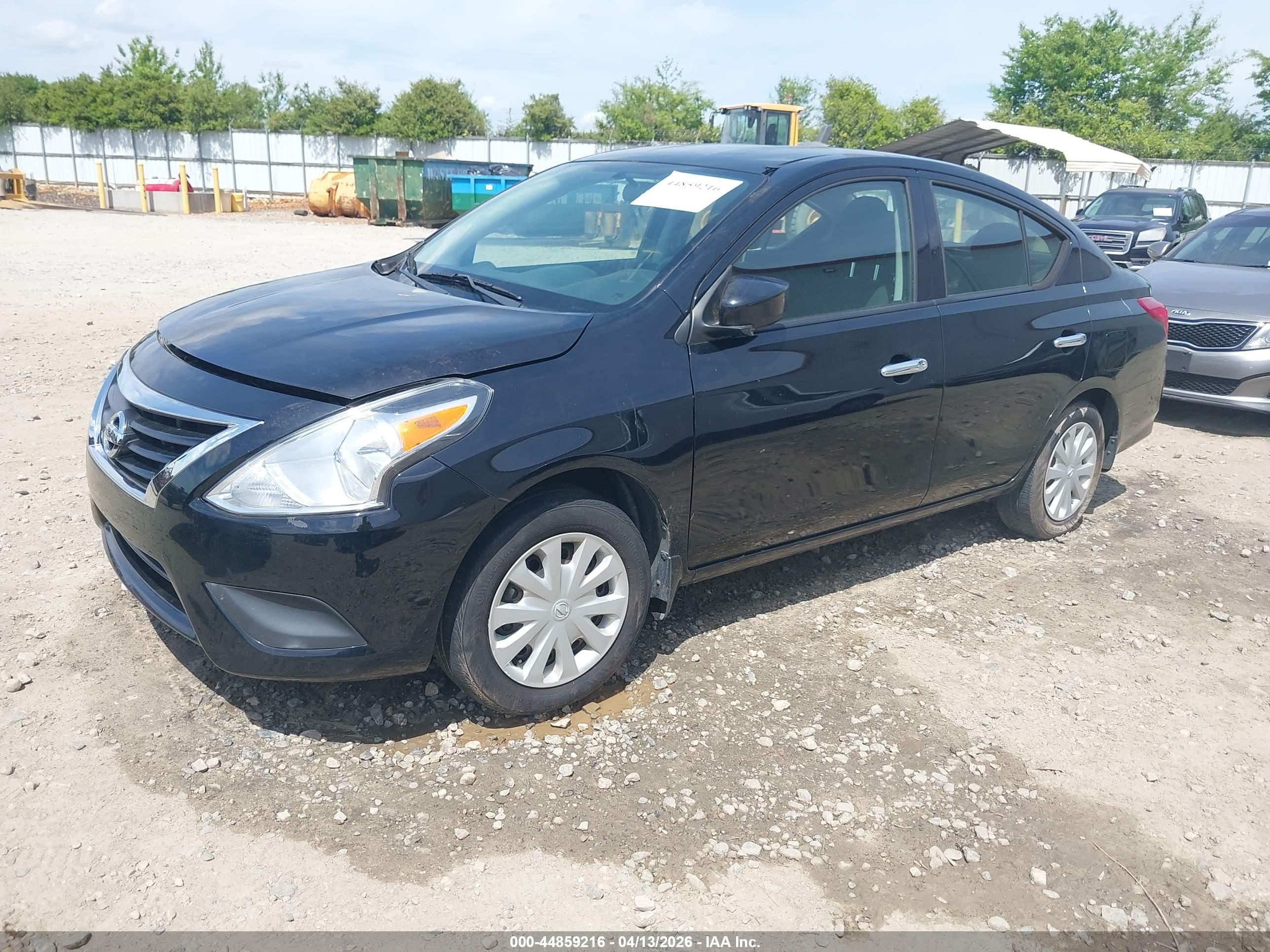 NISSAN VERSA image 2