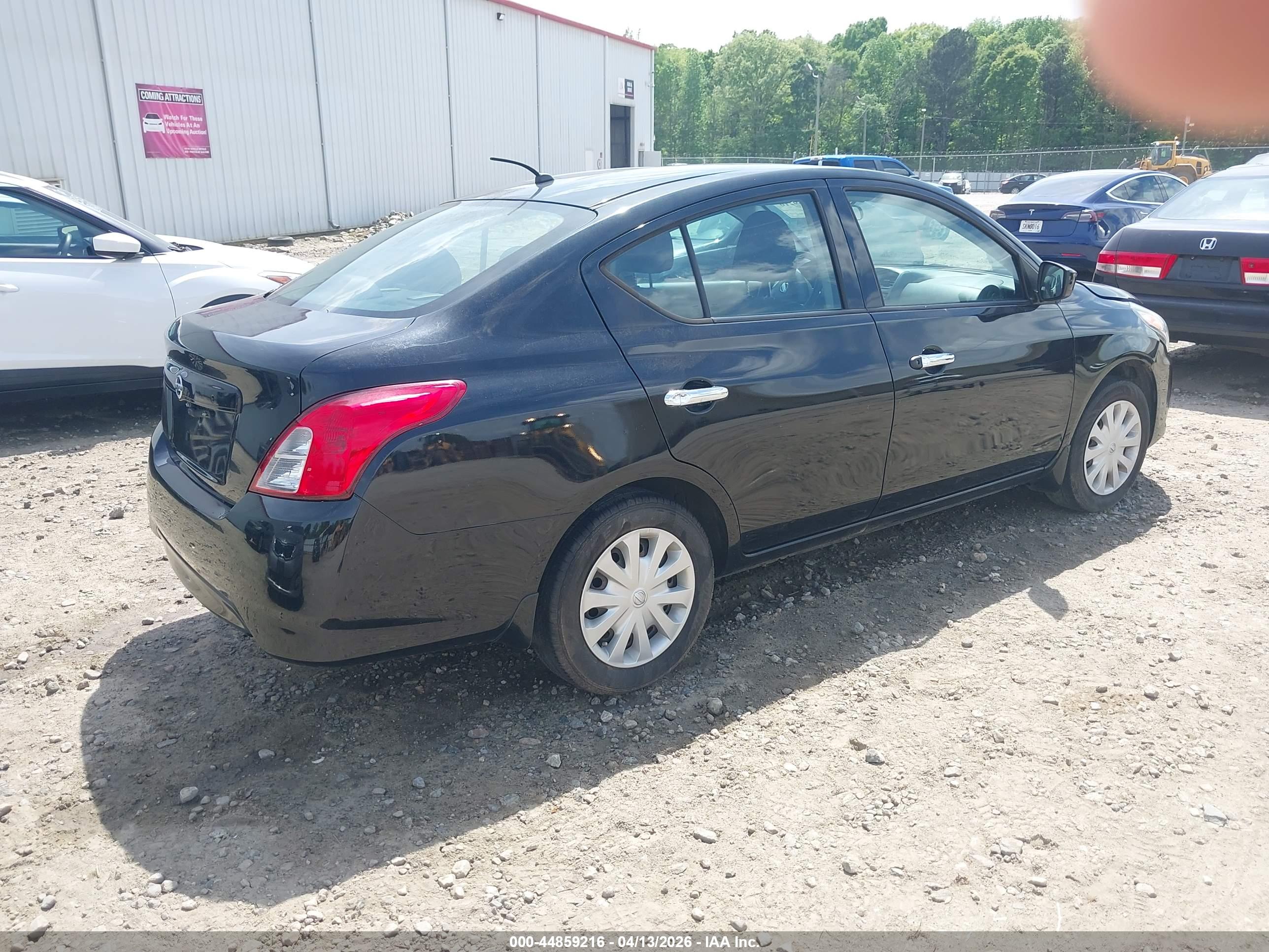 NISSAN VERSA image 4