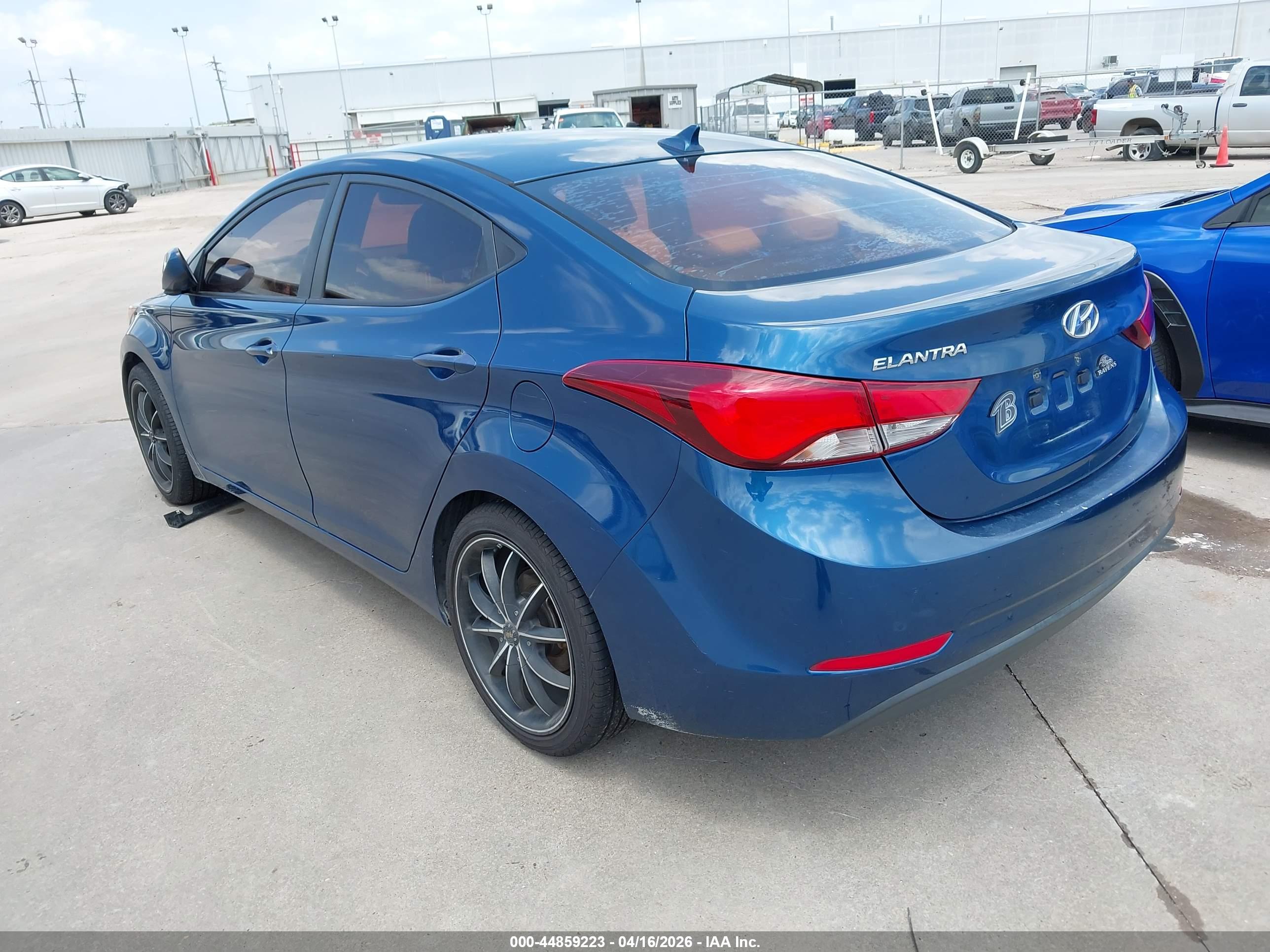 HYUNDAI ELANTRA image 3