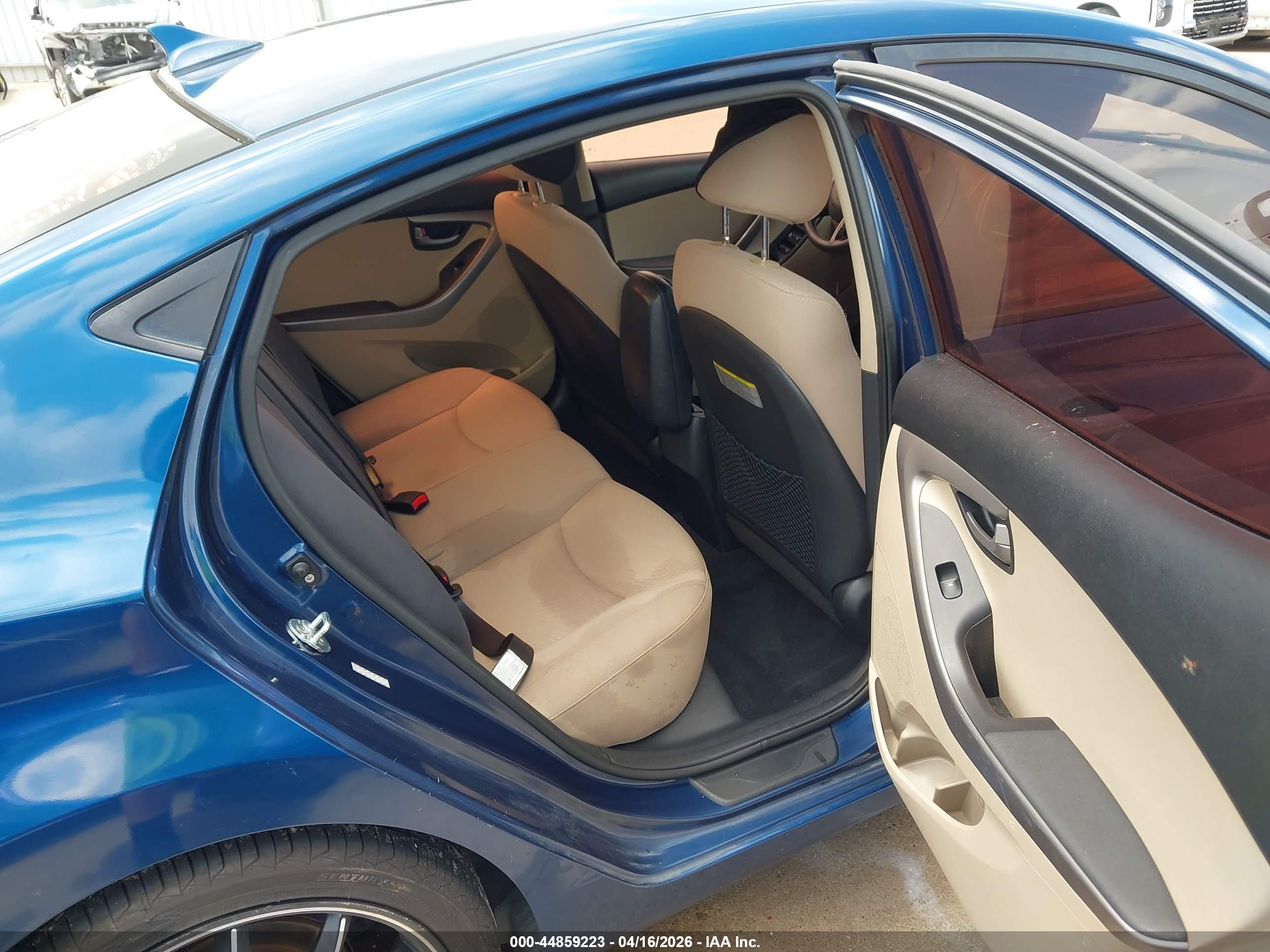 HYUNDAI ELANTRA image 8