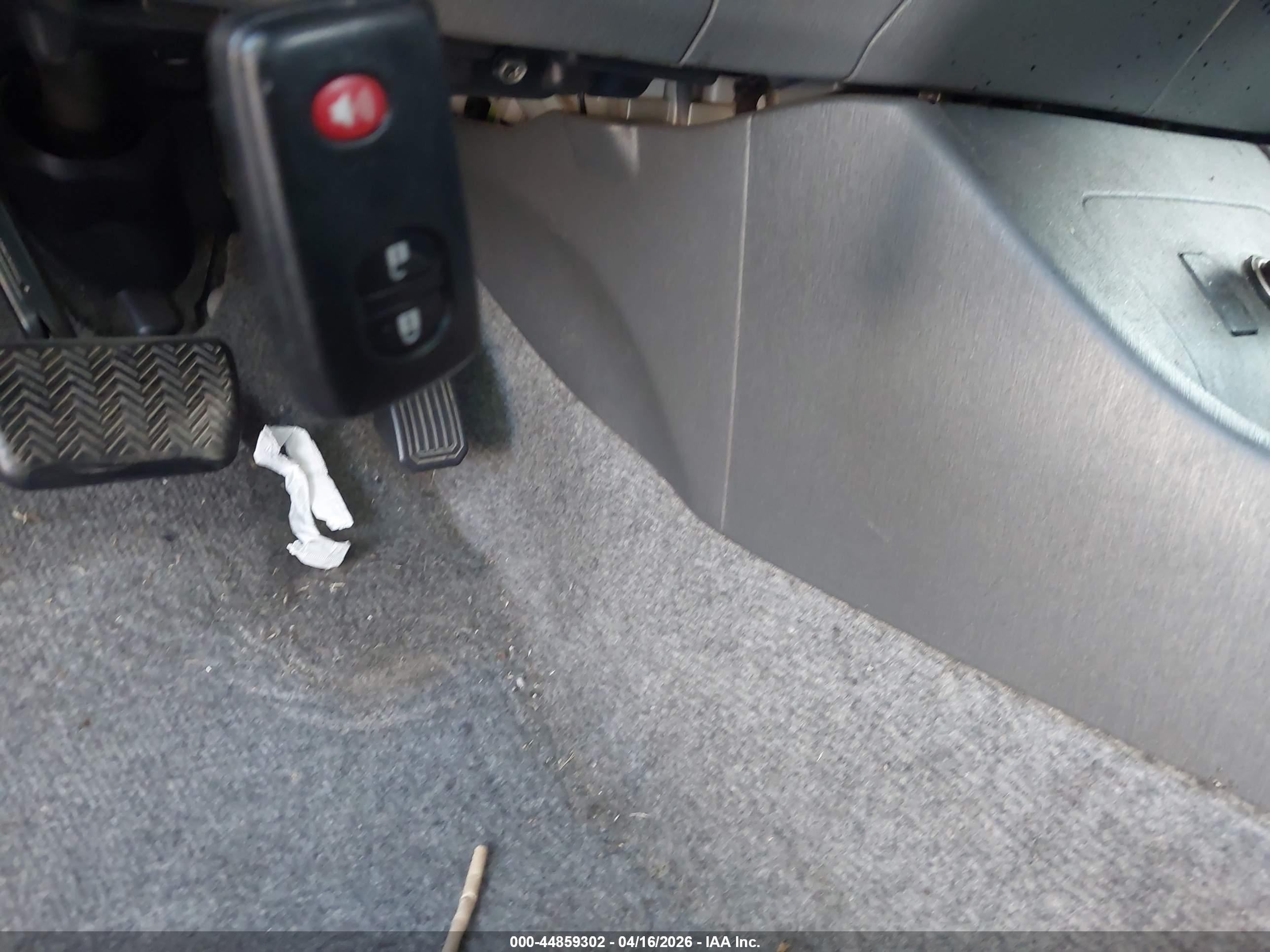 TOYOTA PRIUS image 11