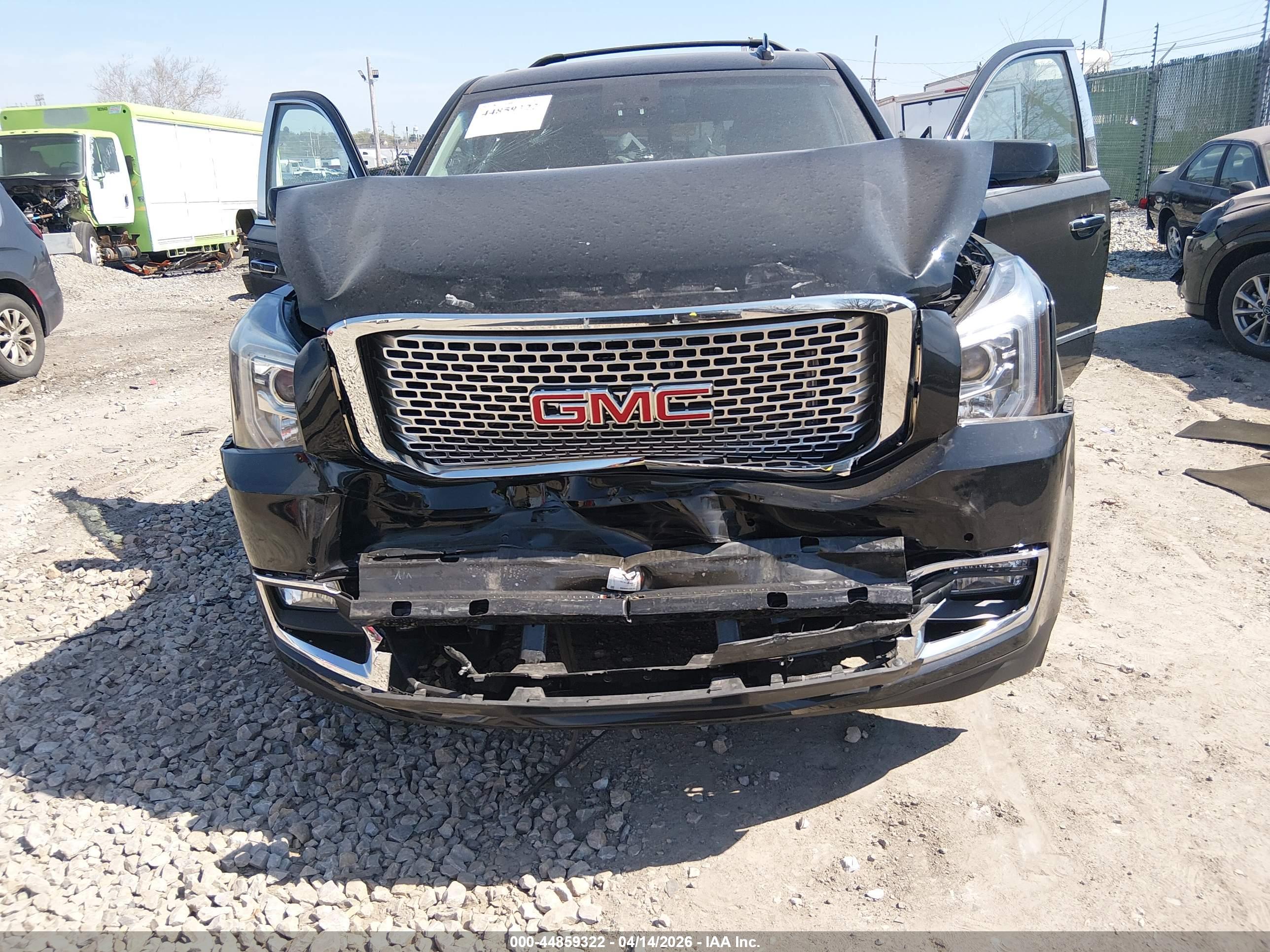 GMC YUKON image 6