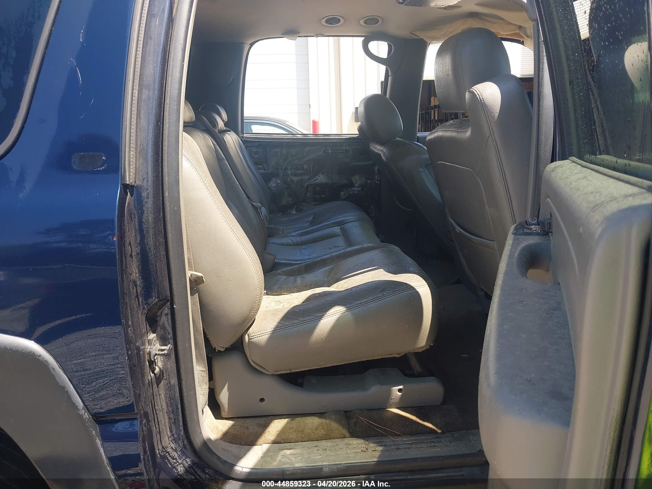 CHEVROLET SUBURBAN image 8