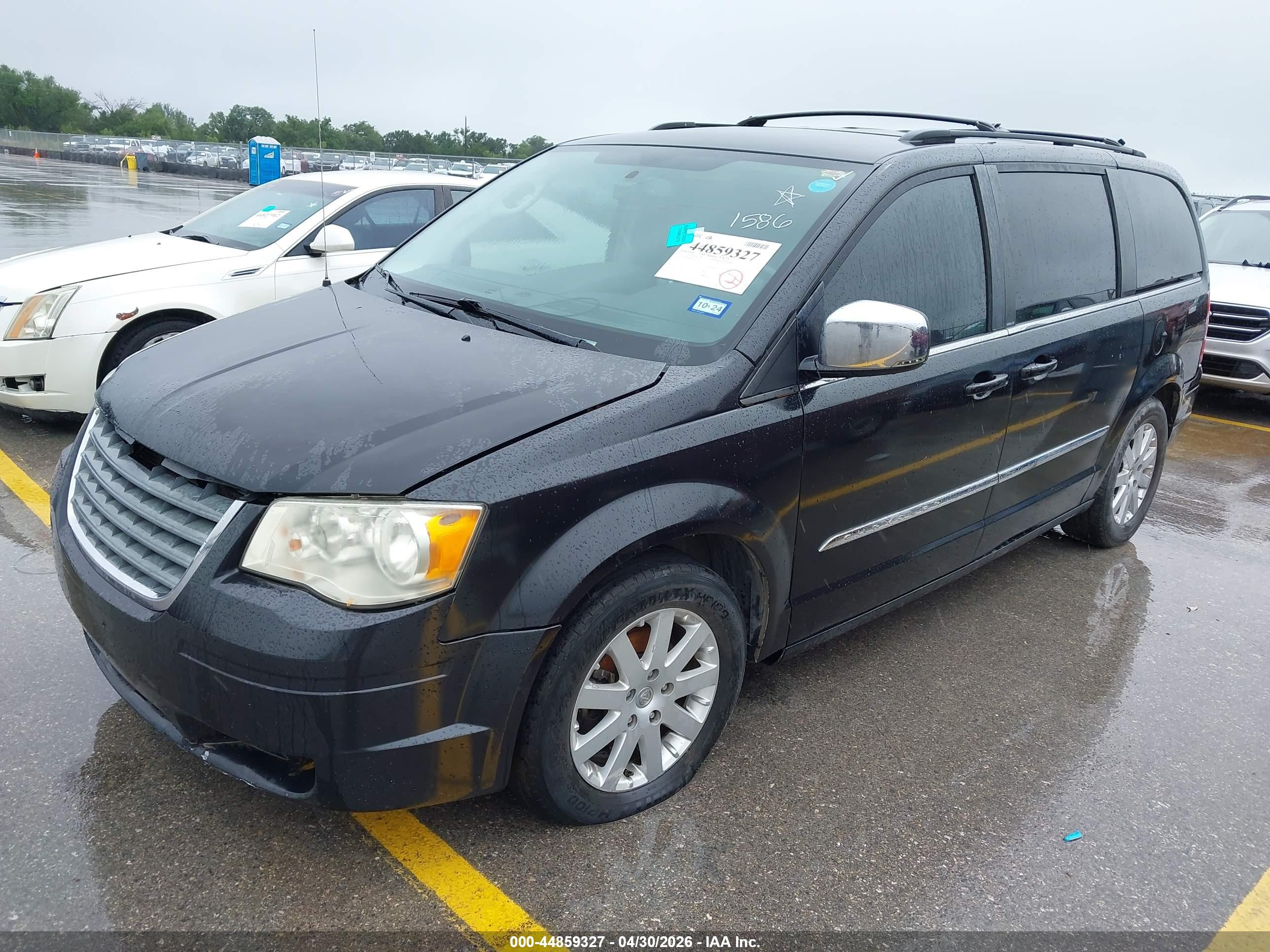 CHRYSLER TOWN image 2