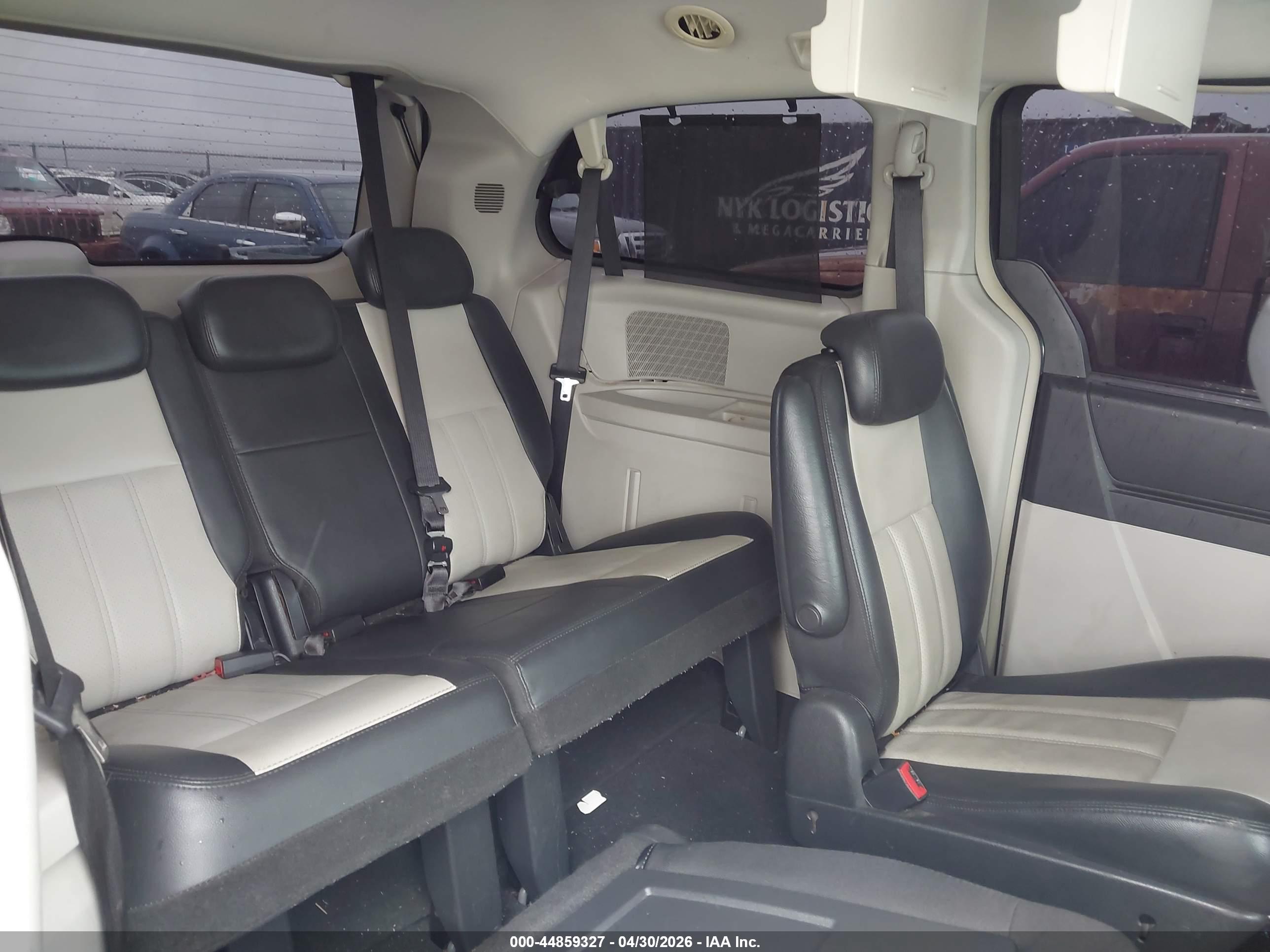CHRYSLER TOWN image 8