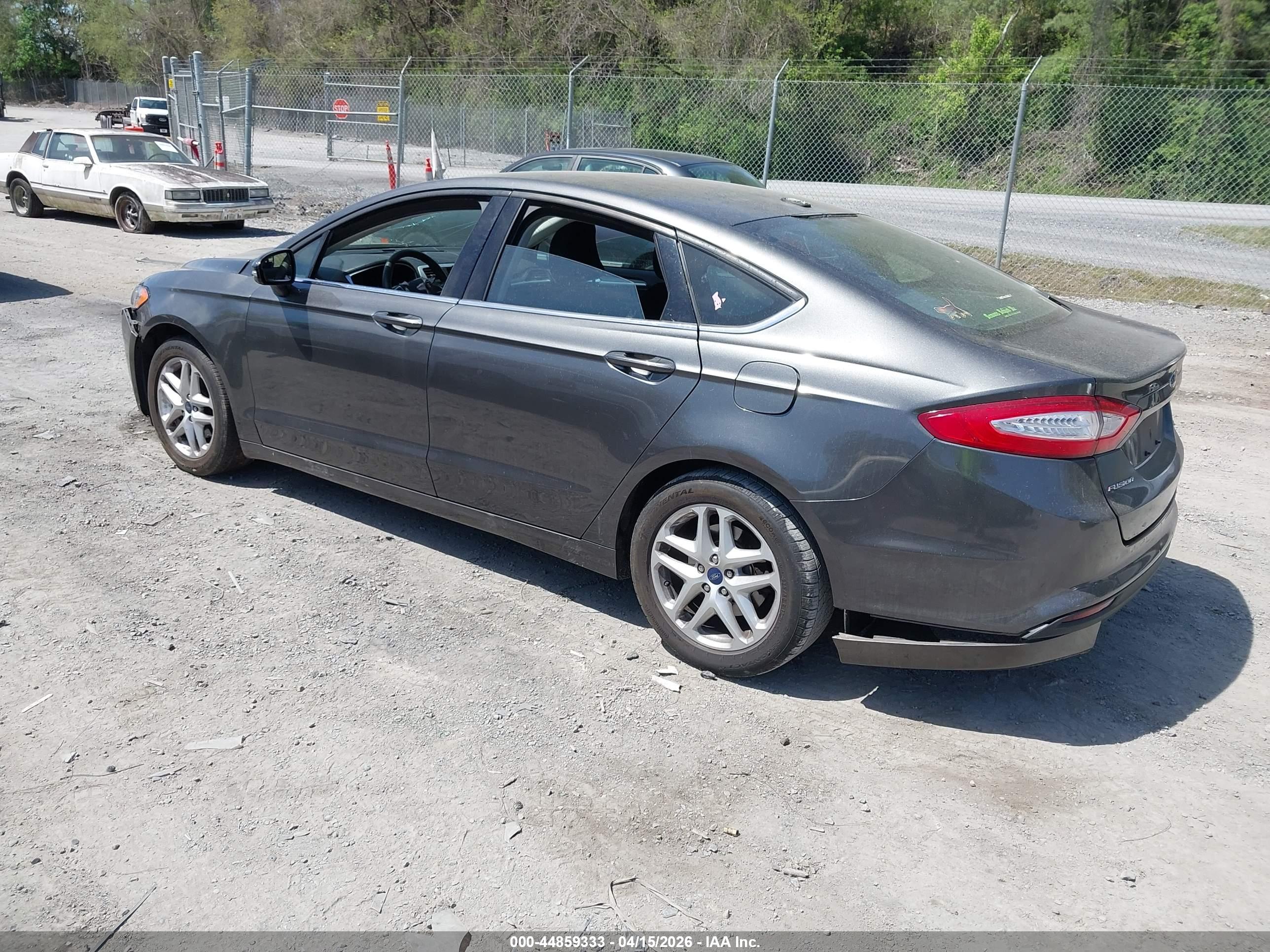 FORD FUSION image 3