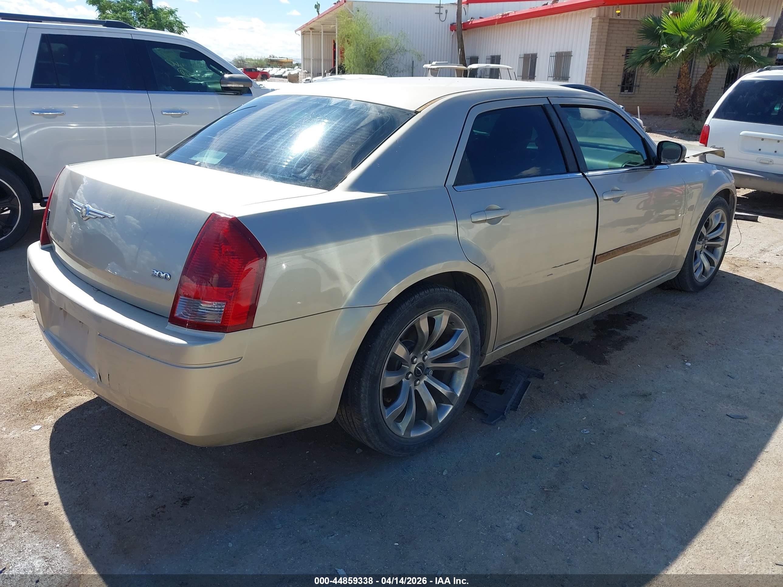 CHRYSLER 300 image 4