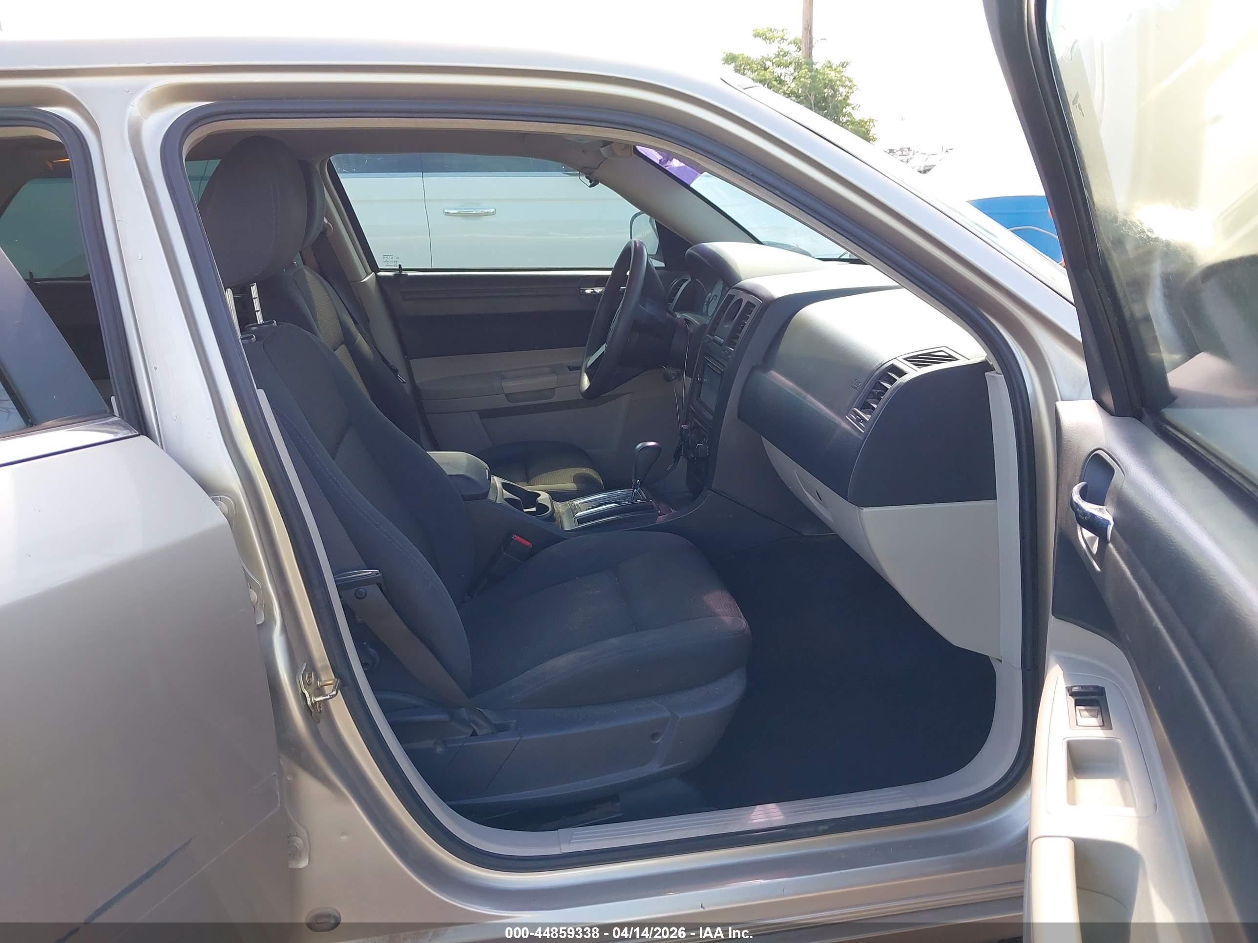 CHRYSLER 300 image 5