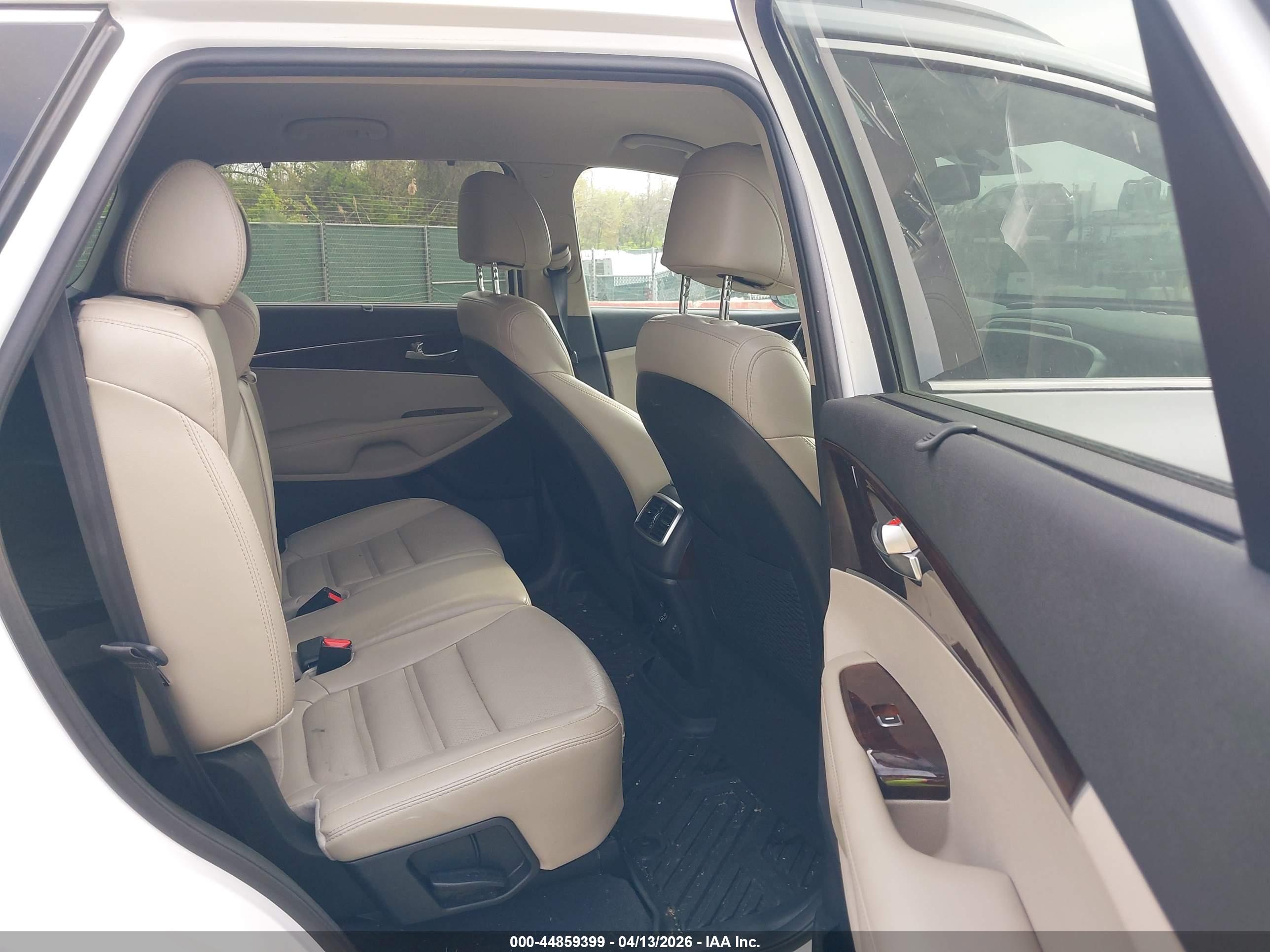 KIA SORENTO image 8